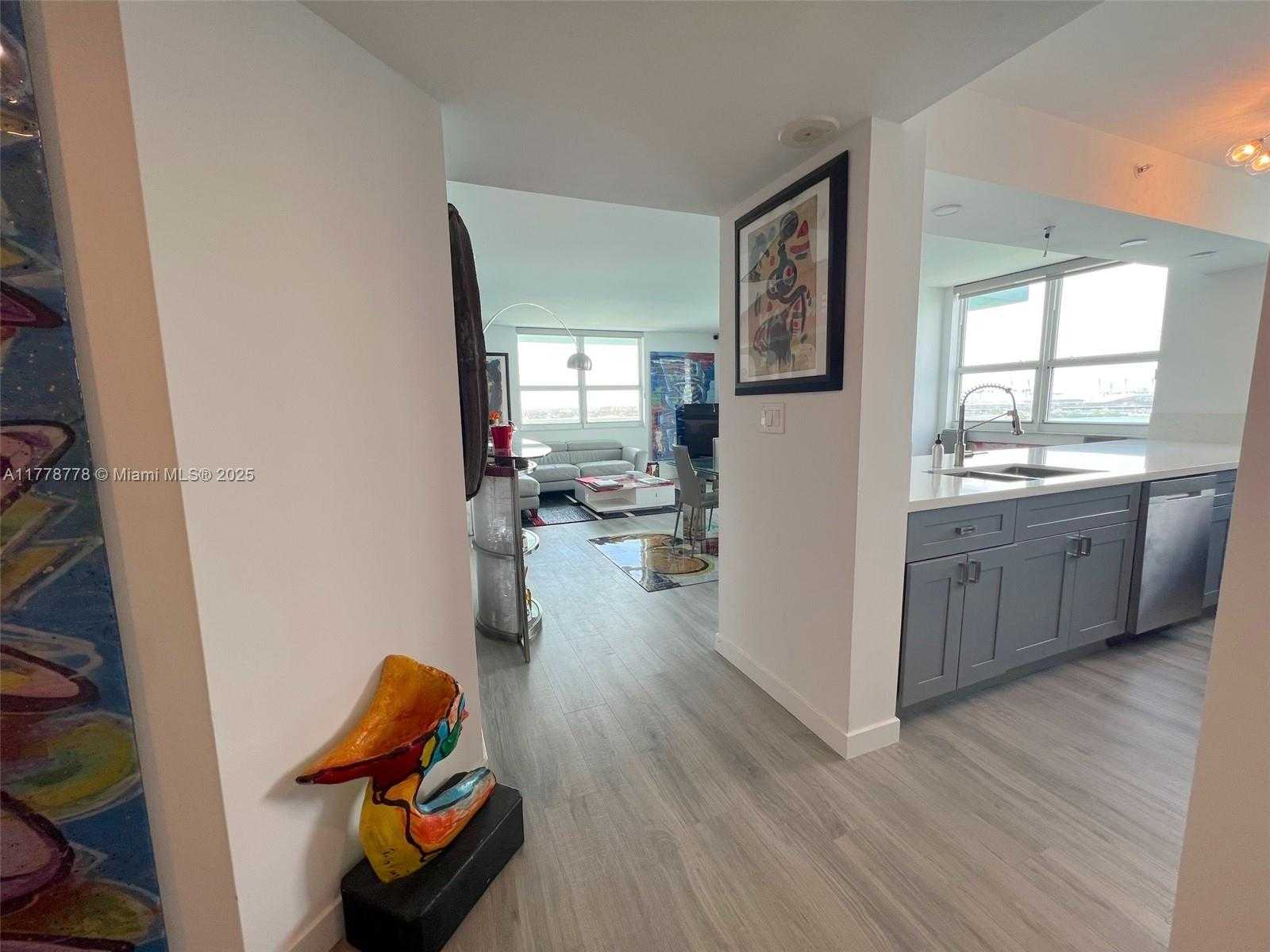 Small Image of 650 WEST AVE #1001, Miami Beach Number 3