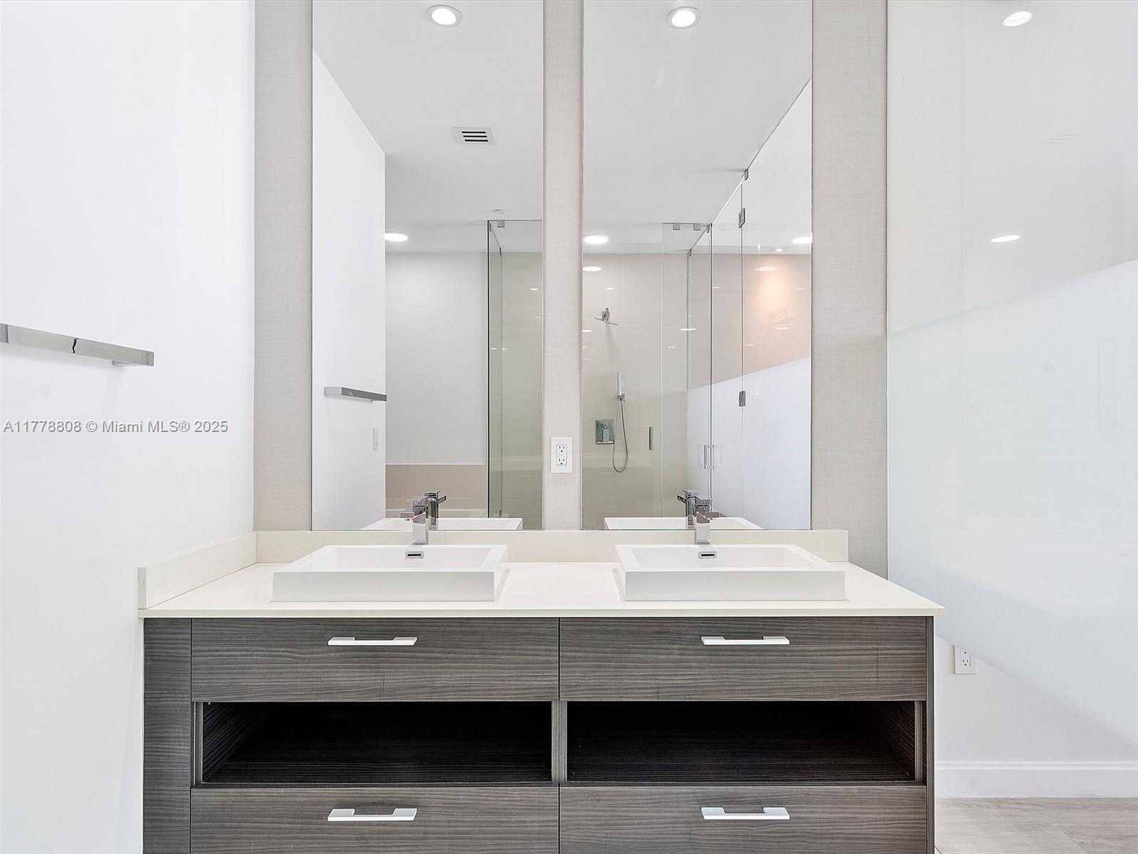 Small Image of 55 SOUTH WEST 9TH ST #4309, Miami Number 11