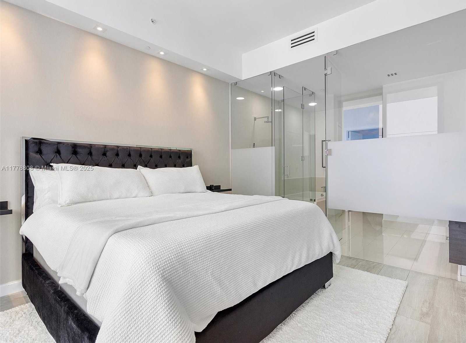 Small Image of 55 SOUTH WEST 9TH ST #4309, Miami Number 9