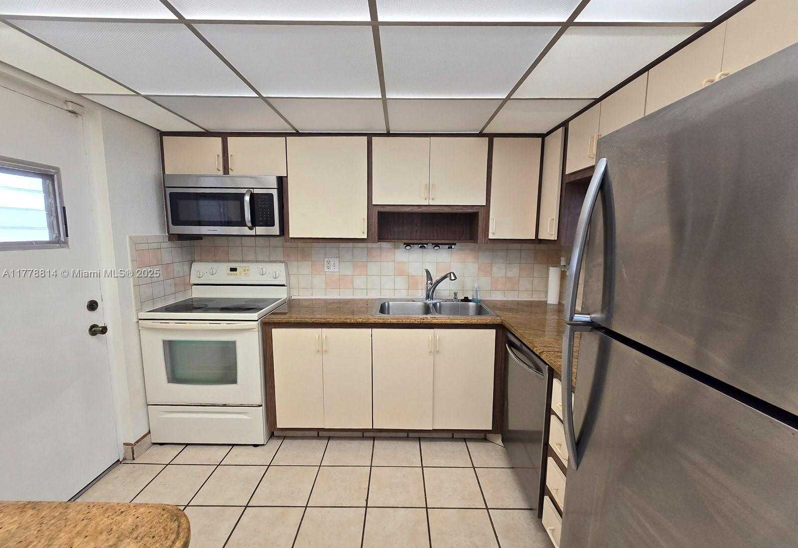 Small Image of 2313 SOUTH CYPRESS BEND DR #123A, Pompano Beach Number 3