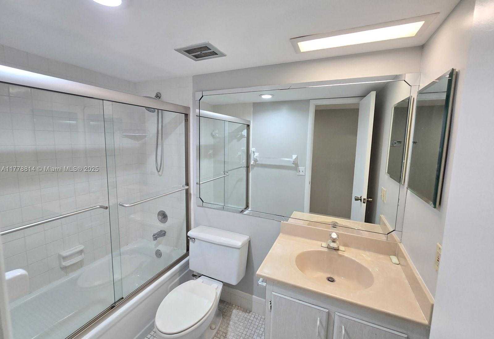 Small Image of 2313 SOUTH CYPRESS BEND DR #123A, Pompano Beach Number 5