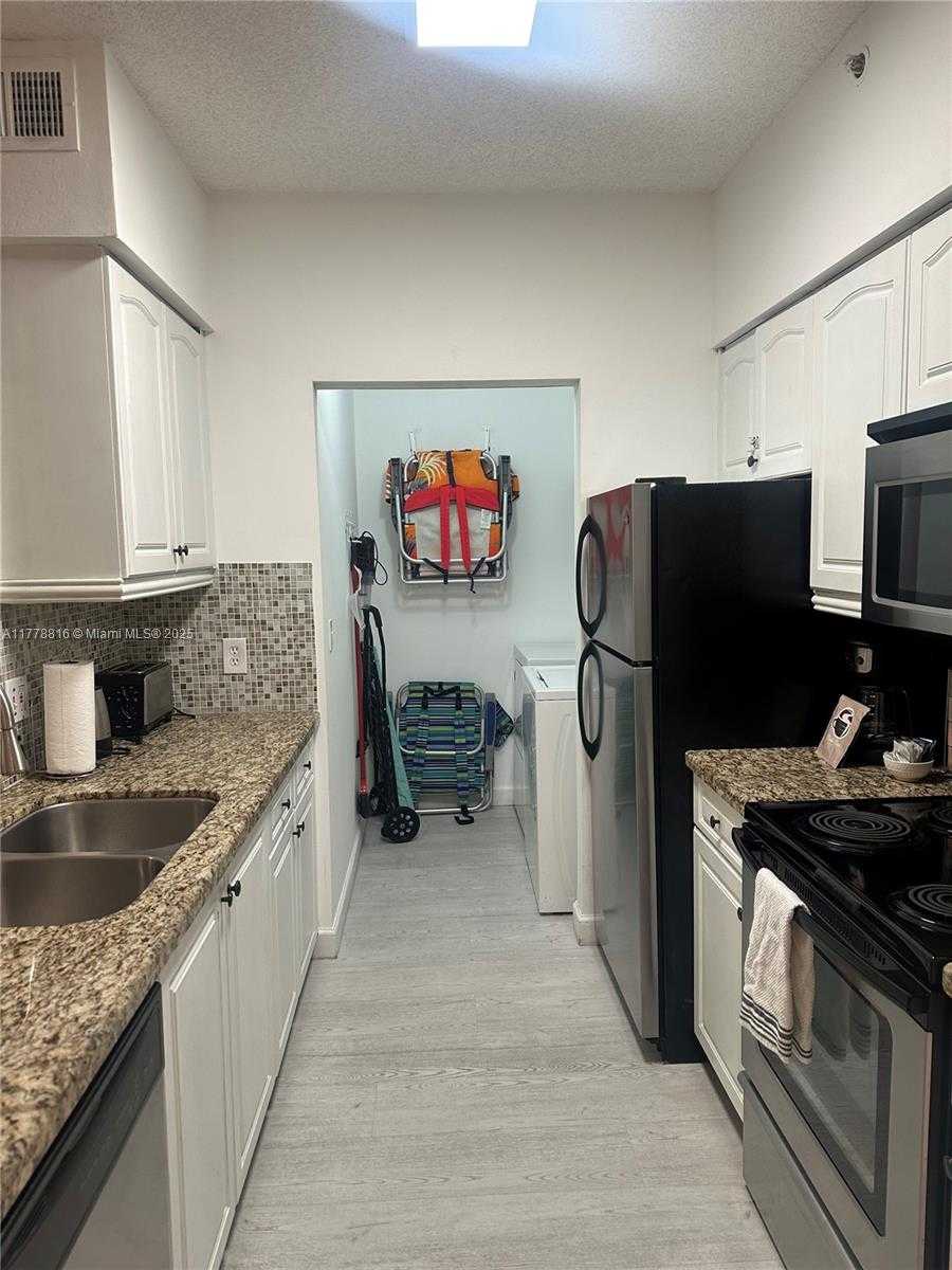 Small Image of 19877 EAST COUNTRY CLUB DR #3105, Aventura Number 4