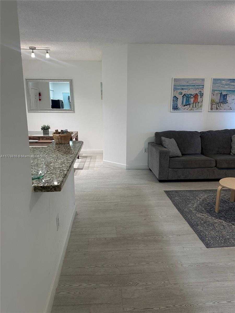 Small Image of 19877 EAST COUNTRY CLUB DR #3105, Aventura Number 8