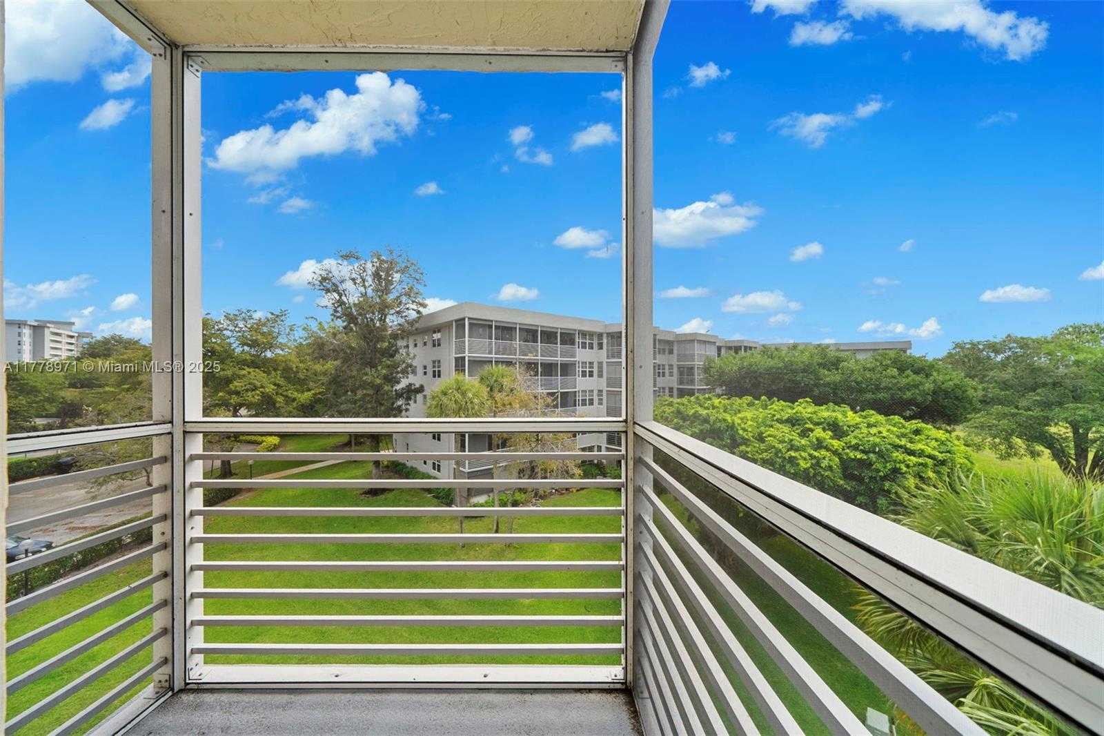 Small Image of 4030 WEST PALM AIRE DR #408, Pompano Beach Number 33