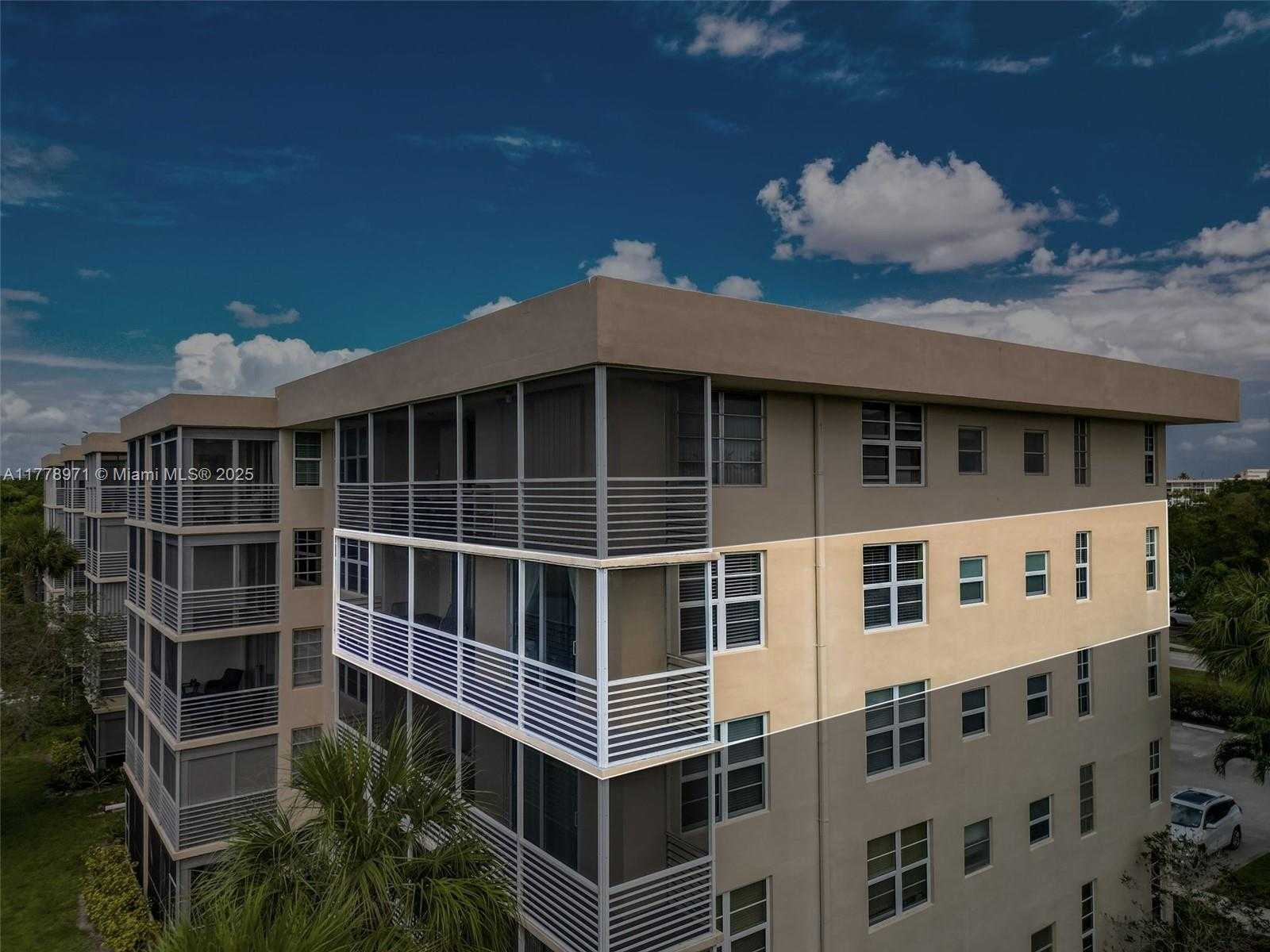 Small Image of 4030 WEST PALM AIRE DR #408, Pompano Beach Number 37