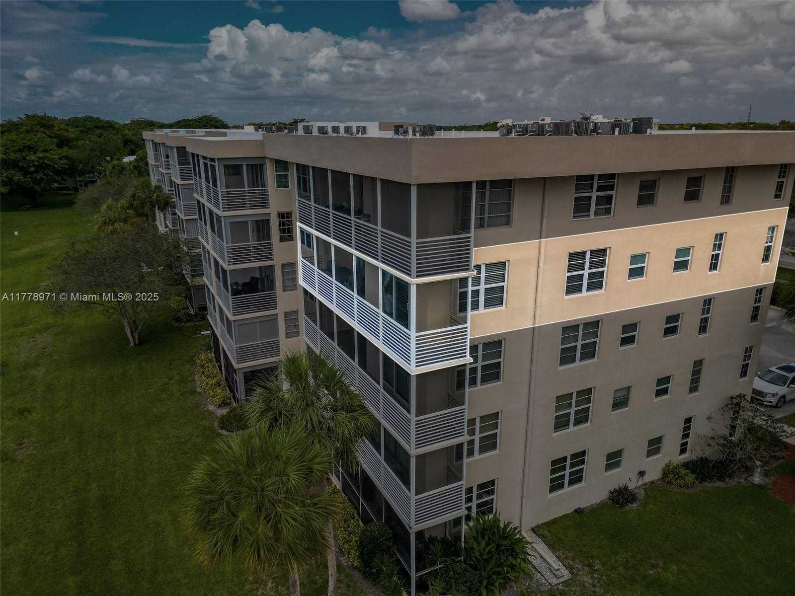 Small Image of 4030 WEST PALM AIRE DR #408, Pompano Beach Number 38