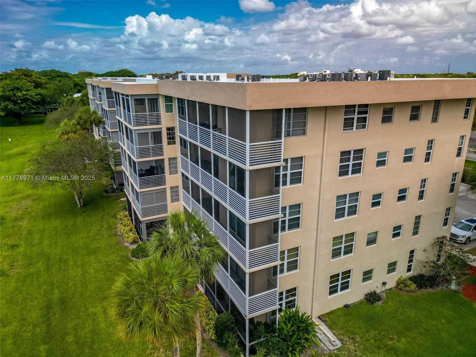 Small Image of 4030 WEST PALM AIRE DR #408, Pompano Beach Number 39