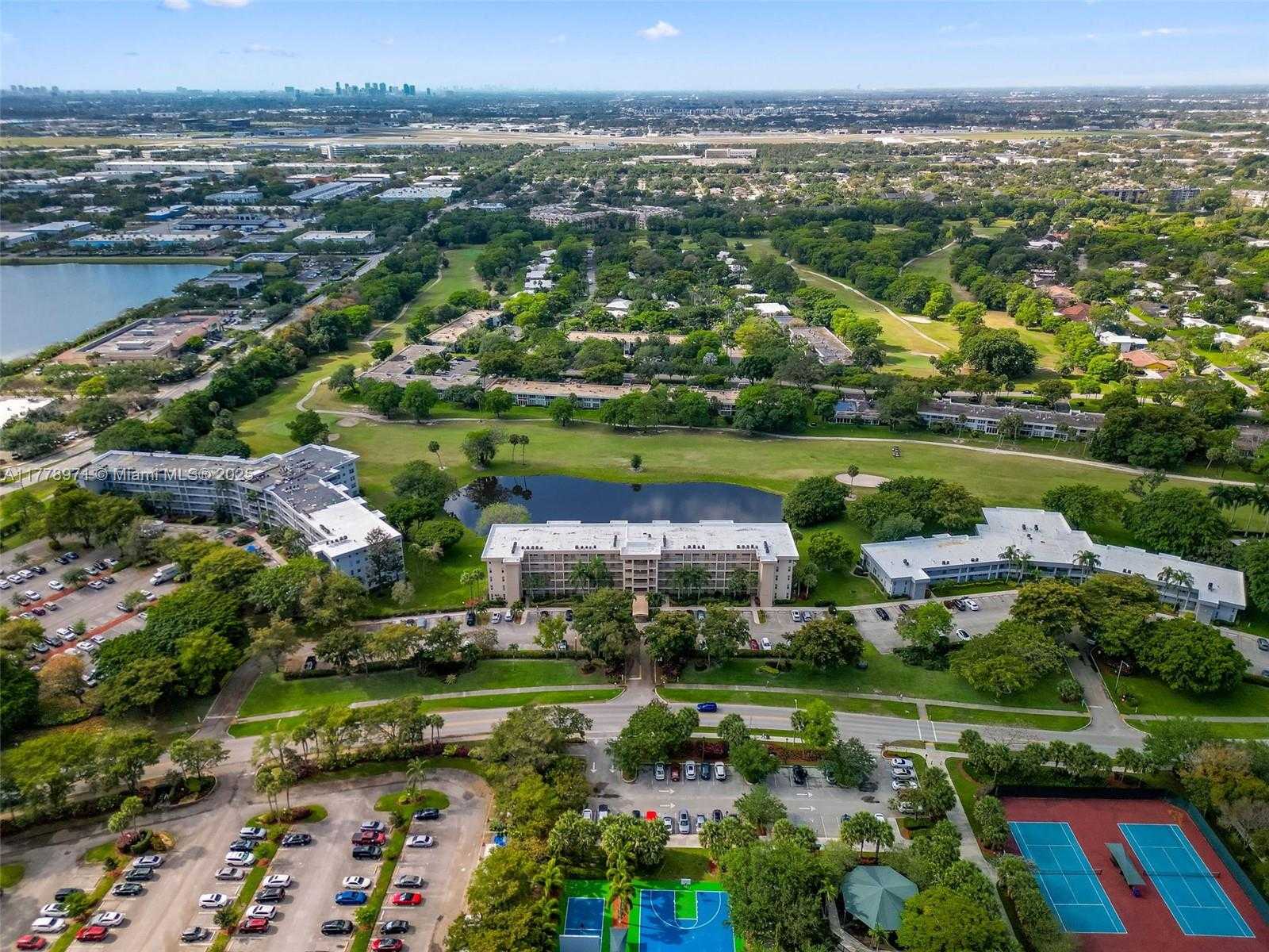 Small Image of 4030 WEST PALM AIRE DR #408, Pompano Beach Number 43