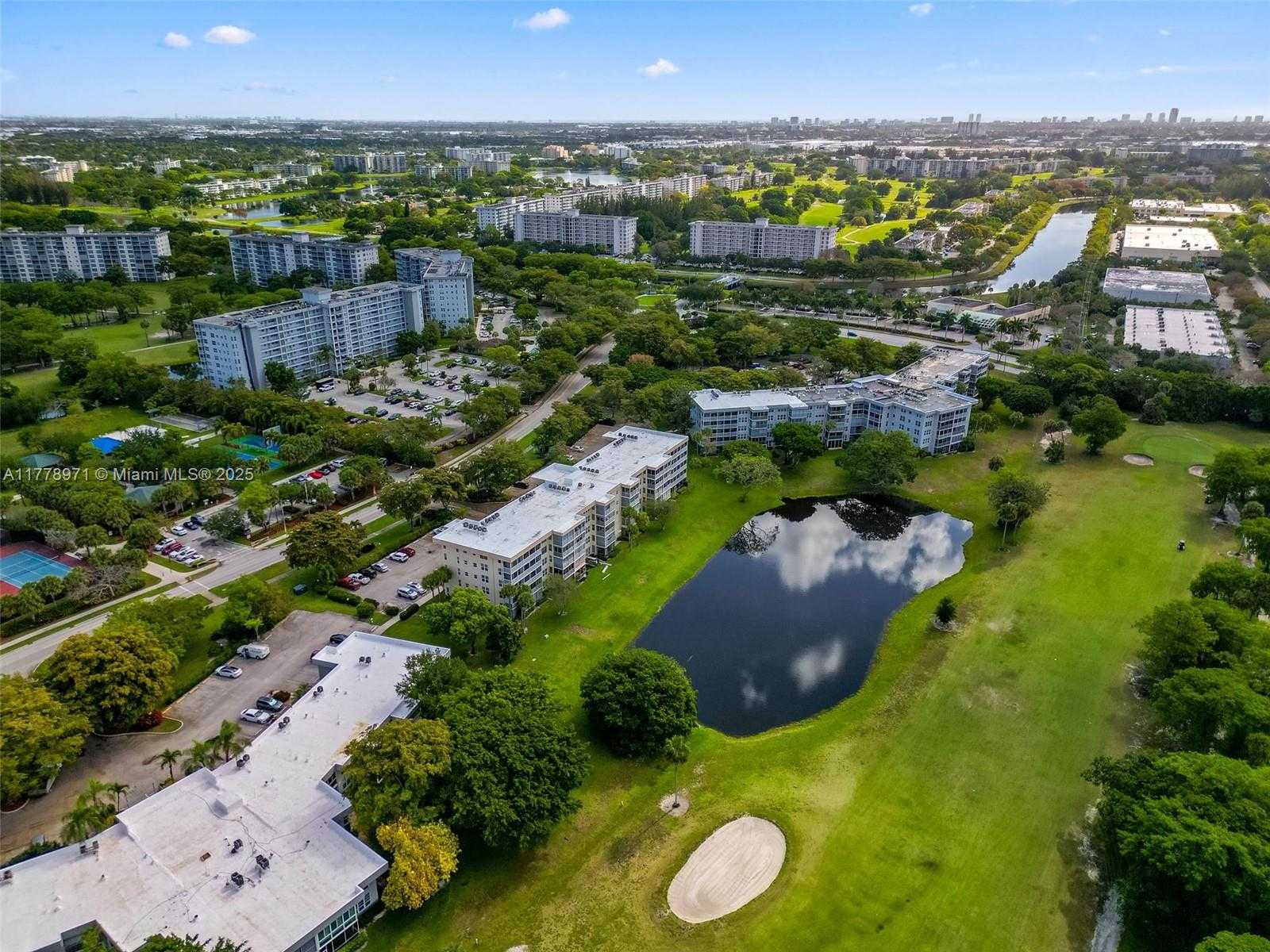 Small Image of 4030 WEST PALM AIRE DR #408, Pompano Beach Number 46