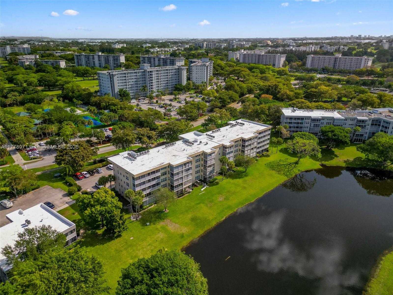 Small Image of 4030 WEST PALM AIRE DR #408, Pompano Beach Number 48