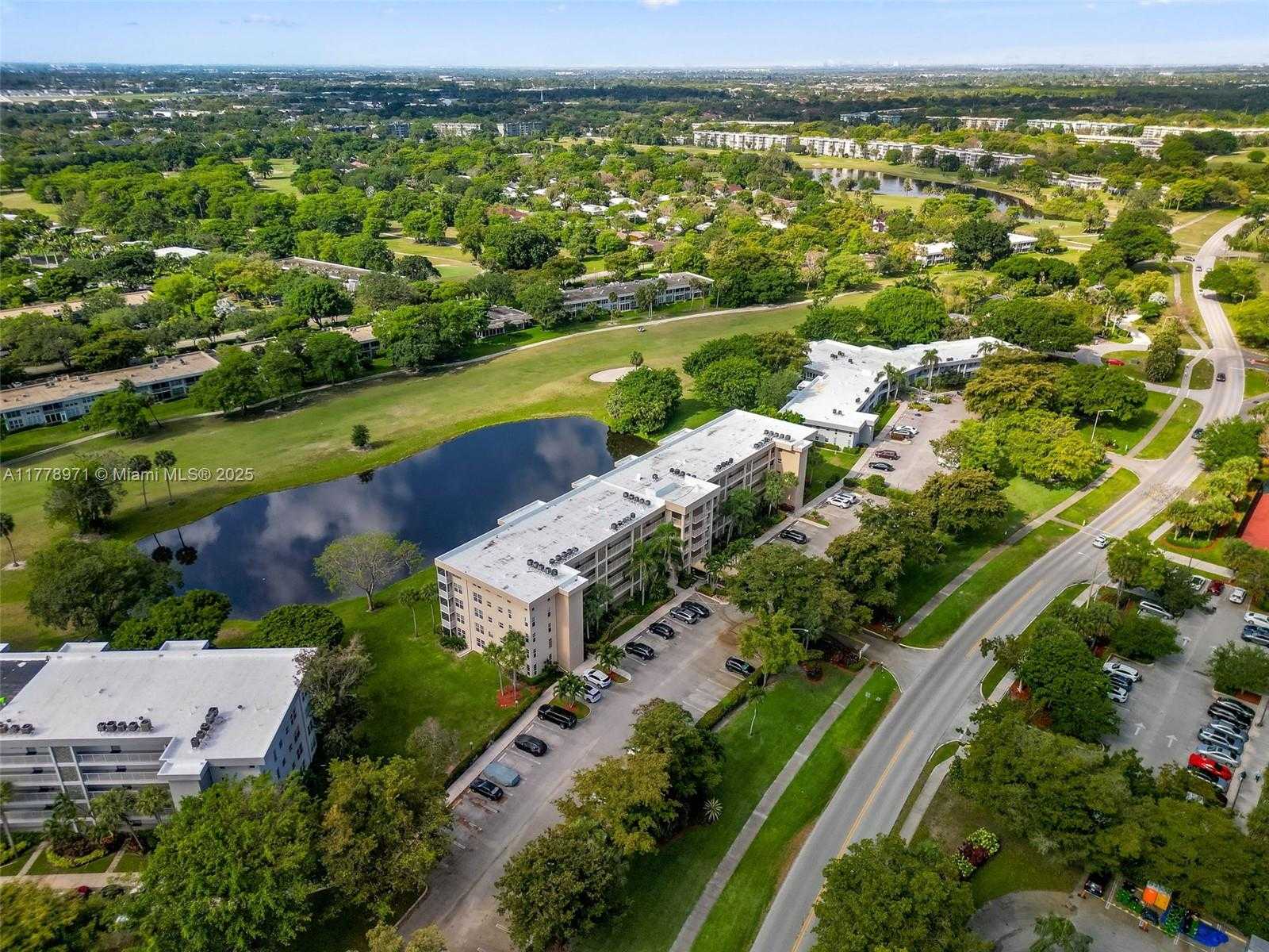 Small Image of 4030 WEST PALM AIRE DR #408, Pompano Beach Number 49