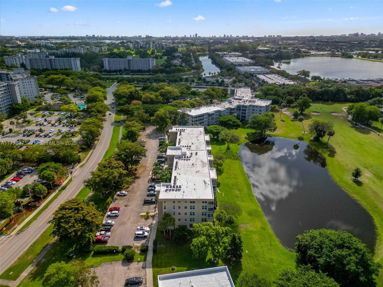 Small Image of 4030 WEST PALM AIRE DR #408, Pompano Beach Number 51