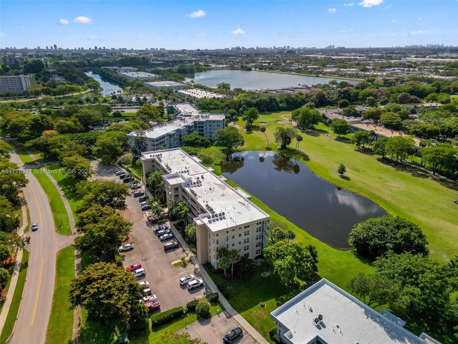 Small Image of 4030 WEST PALM AIRE DR #408, Pompano Beach Number 60