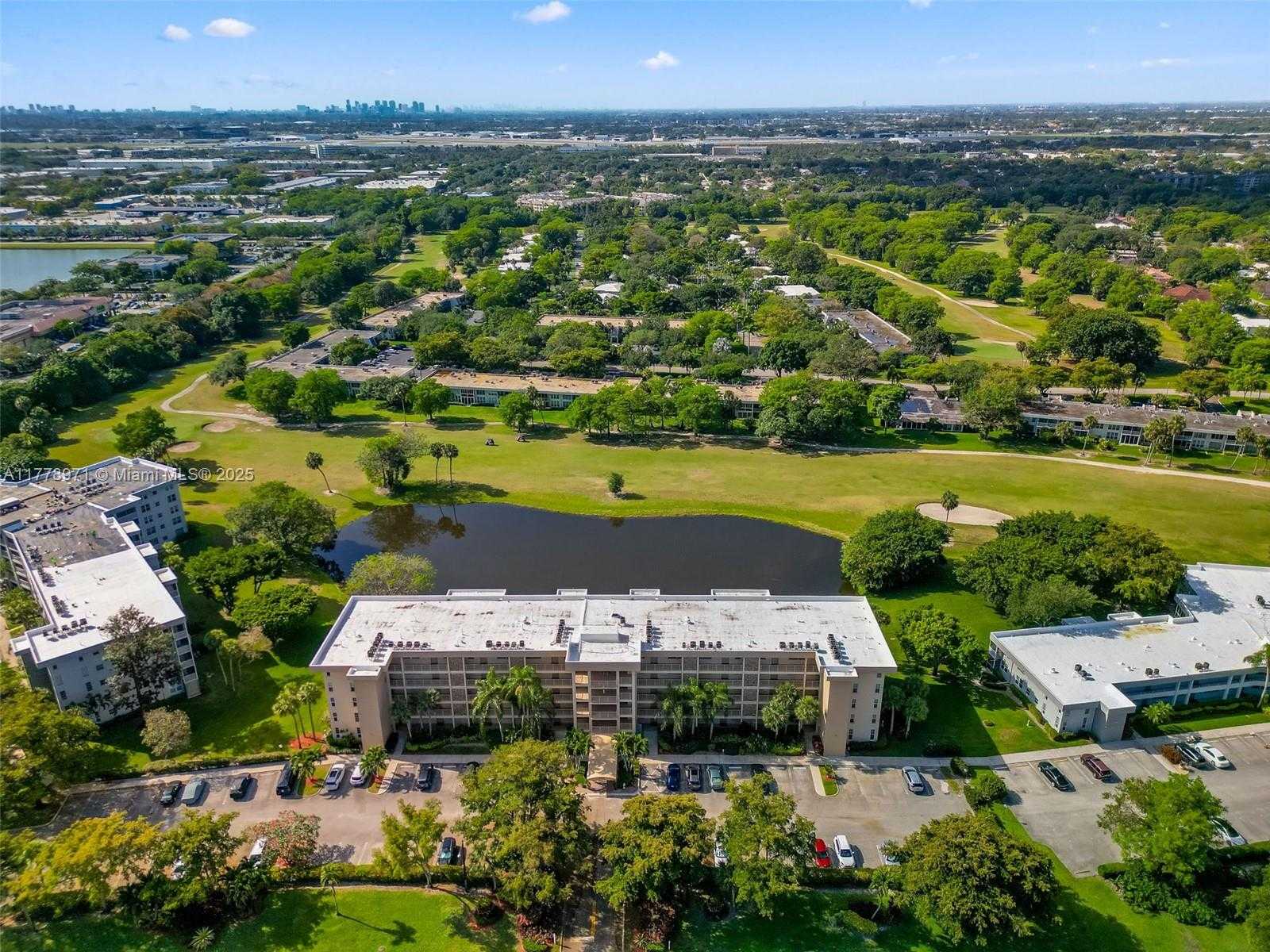 Small Image of 4030 WEST PALM AIRE DR #408, Pompano Beach Number 63