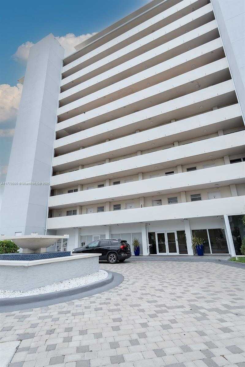 Small Image of 7904 WEST DR #104, North Bay Village Number 20