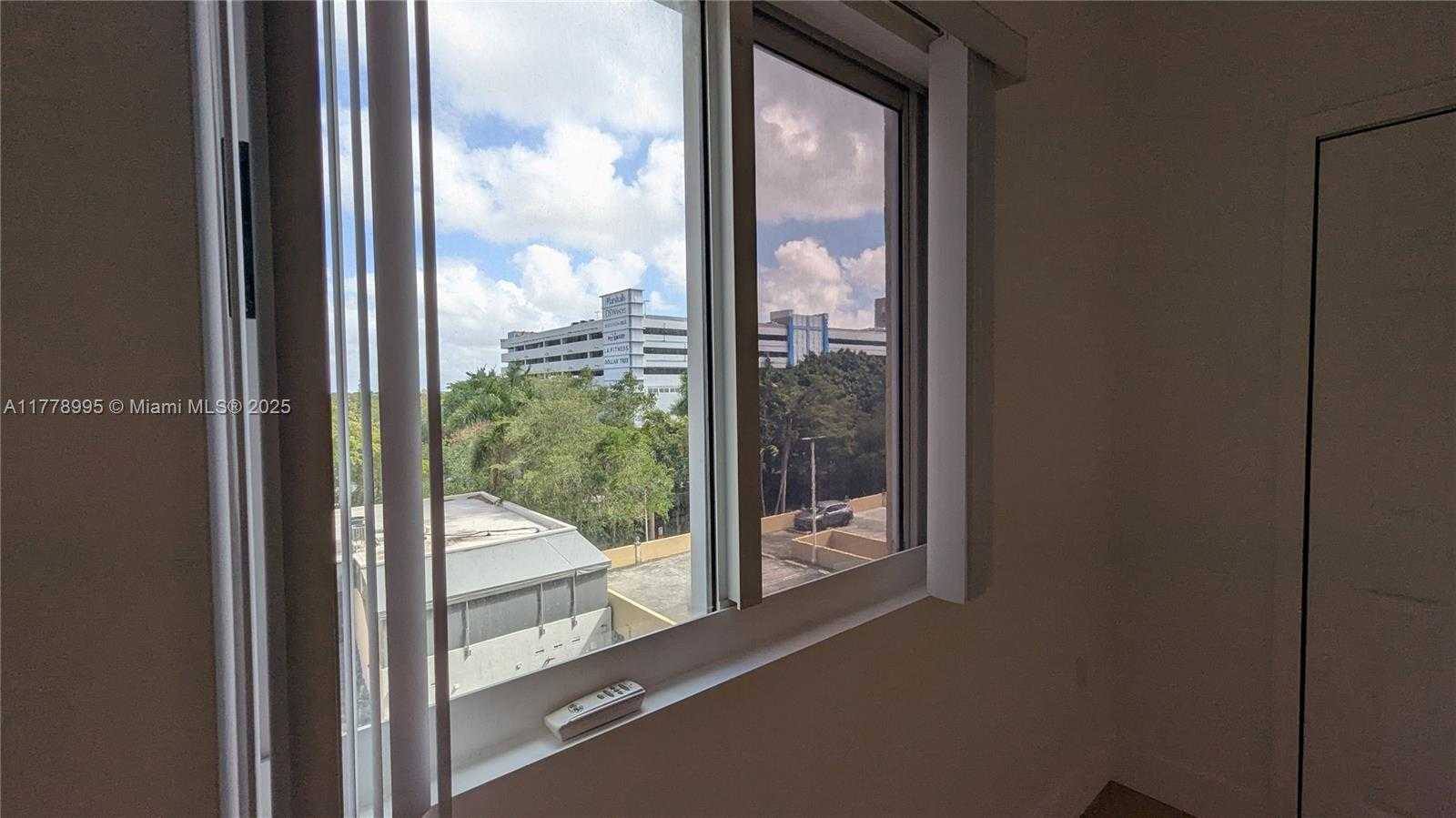 Small Image of 3500 #600, Miami Number 17