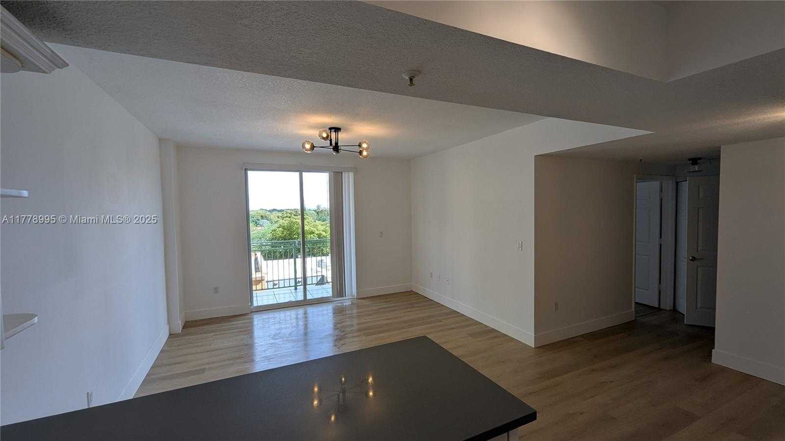 Small Image of 3500 #600, Miami Number 5