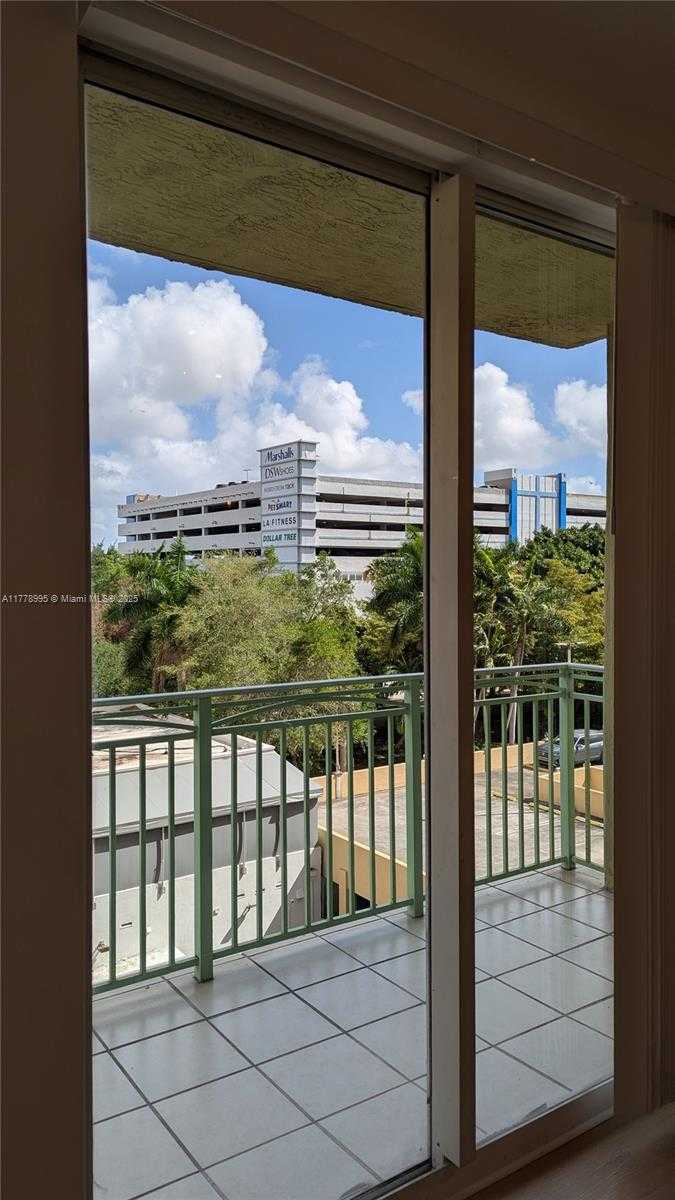 Small Image of 3500 #600, Miami Number 8