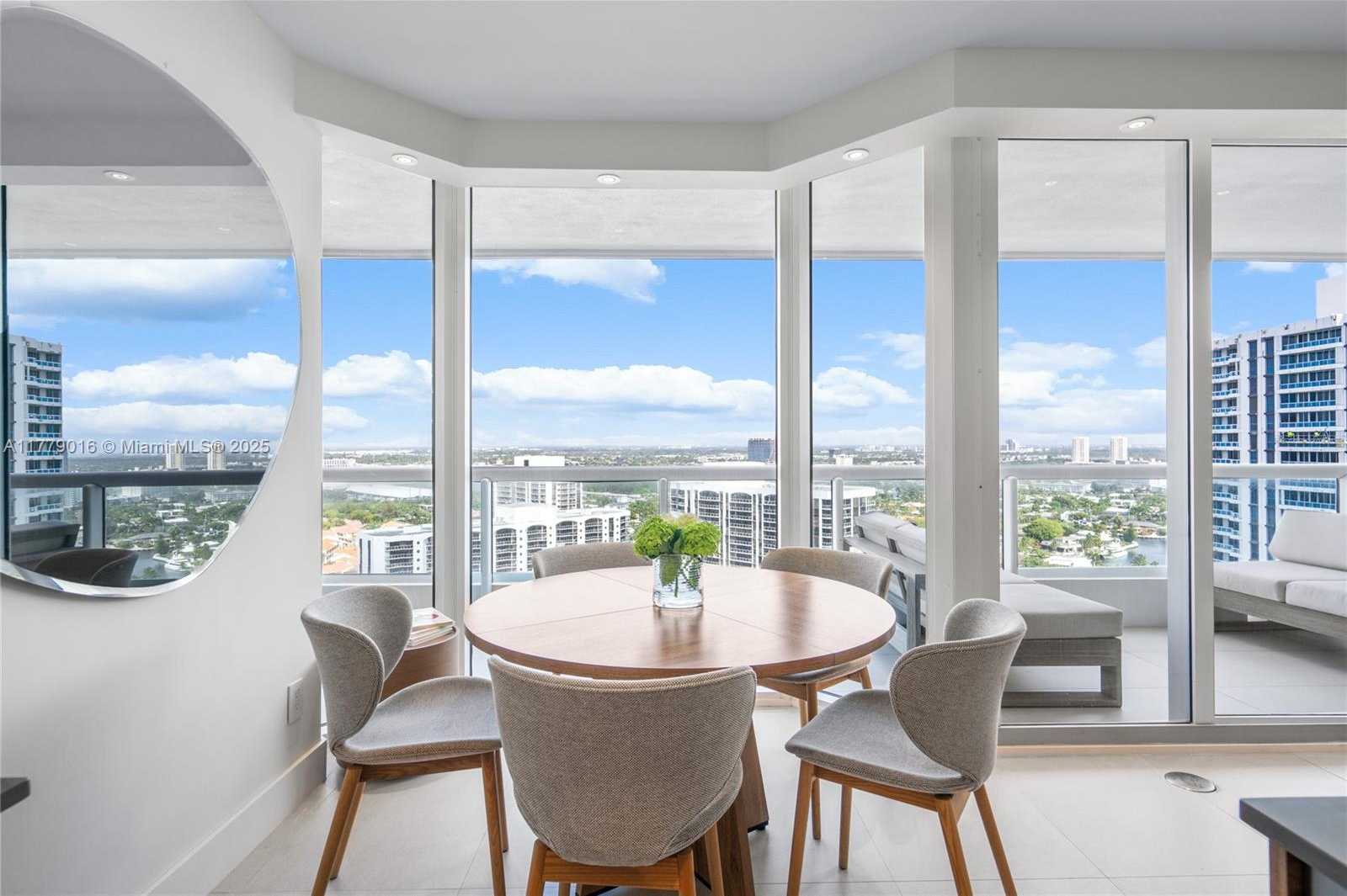Small Image of 21055 YACHT CLUB DR #2707, Aventura Number 10