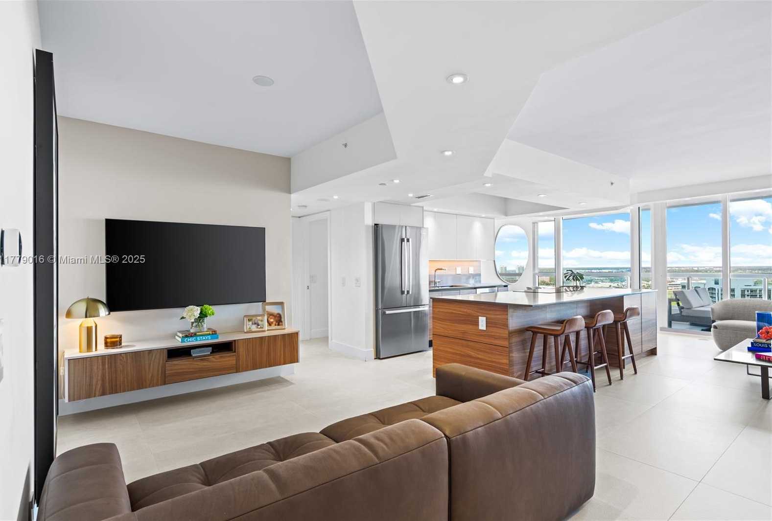 Small Image of 21055 YACHT CLUB DR #2707, Aventura Number 12