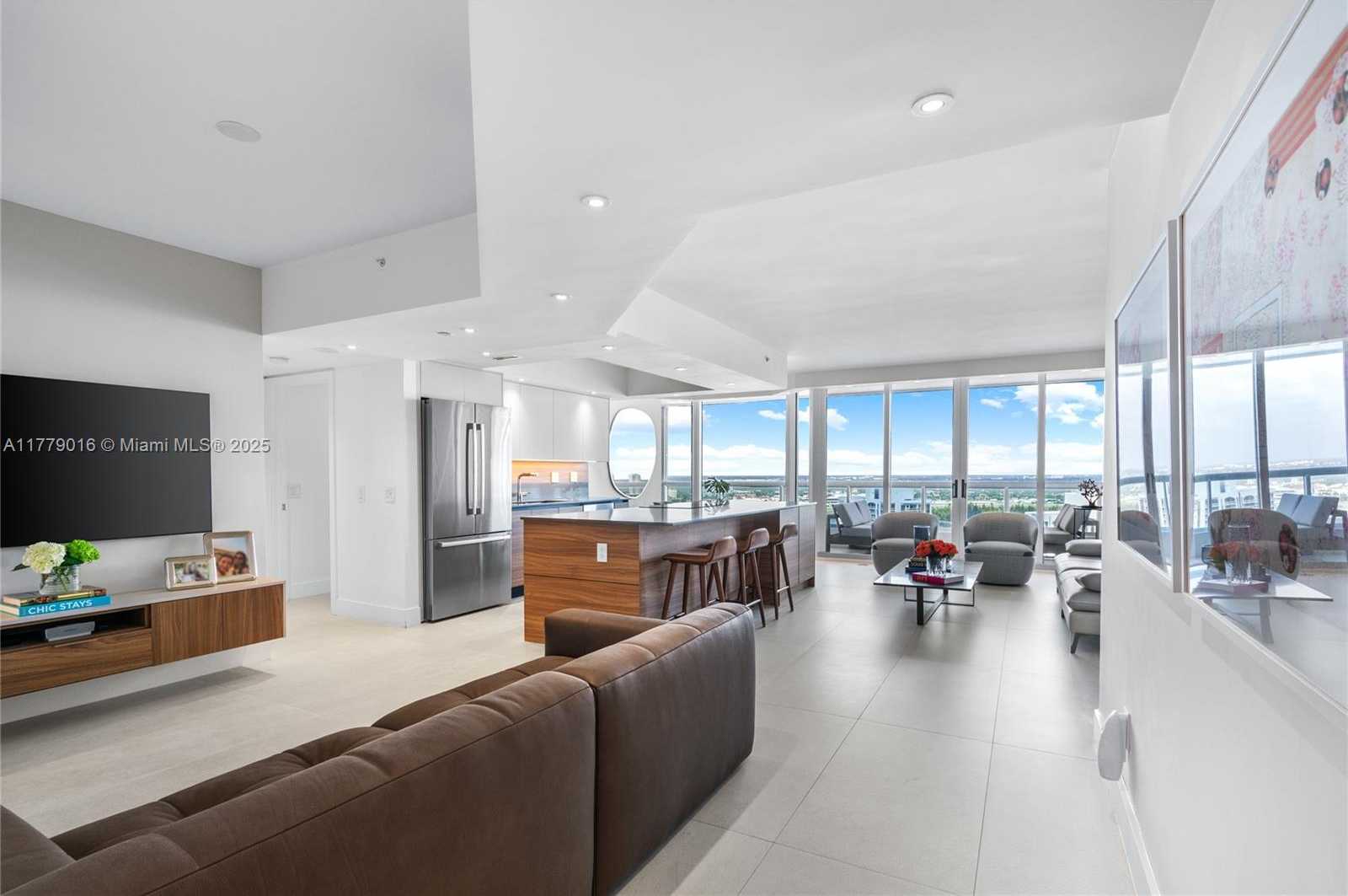 Small Image of 21055 YACHT CLUB DR #2707, Aventura Number 13