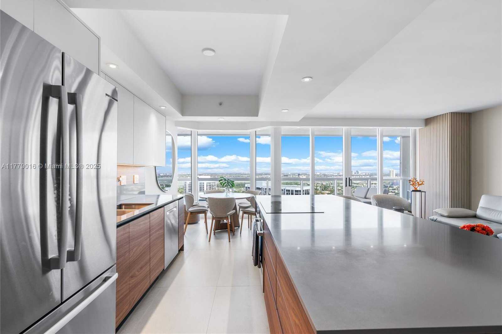Small Image of 21055 YACHT CLUB DR #2707, Aventura Number 16
