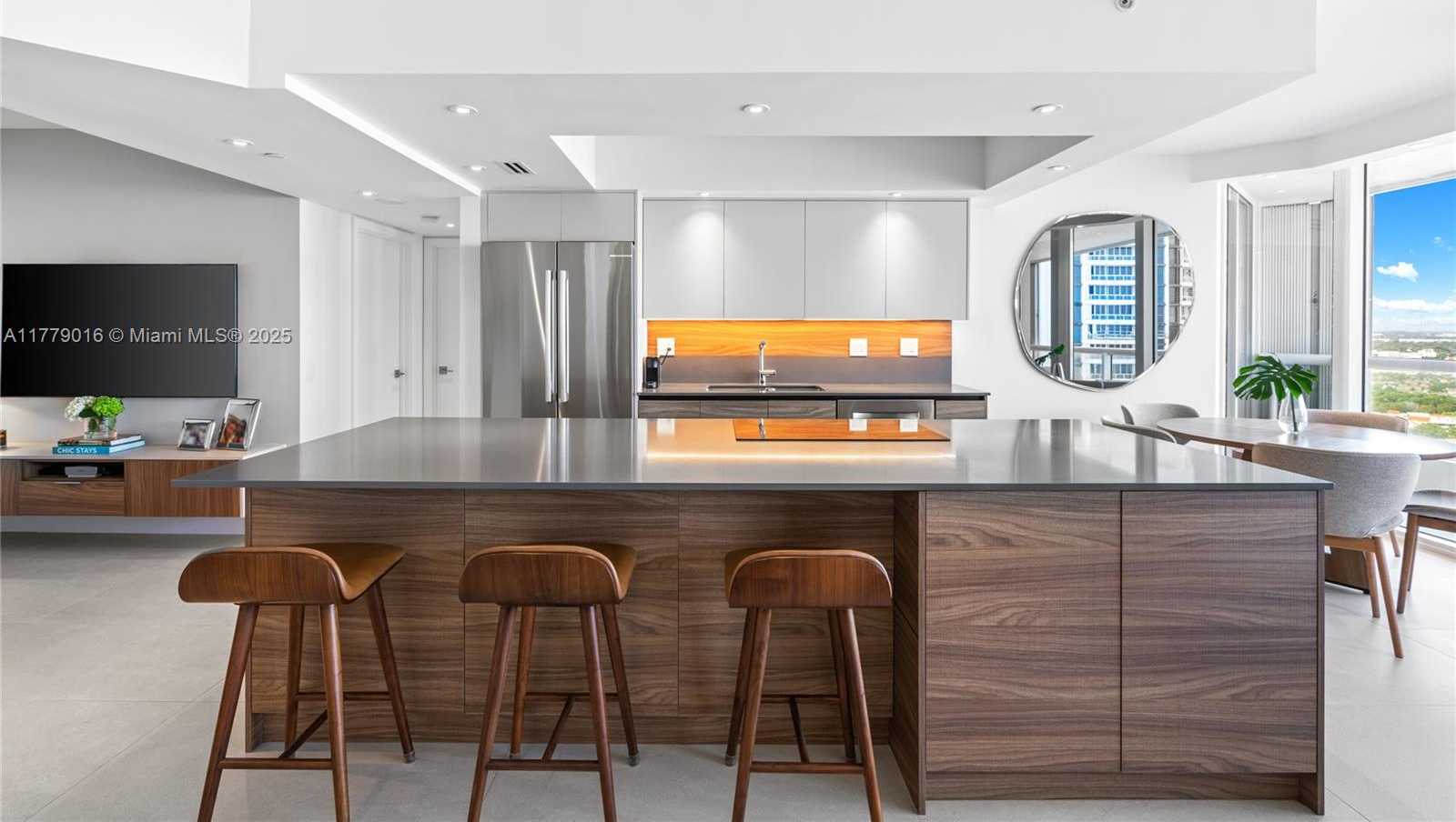 Small Image of 21055 YACHT CLUB DR #2707, Aventura Number 17