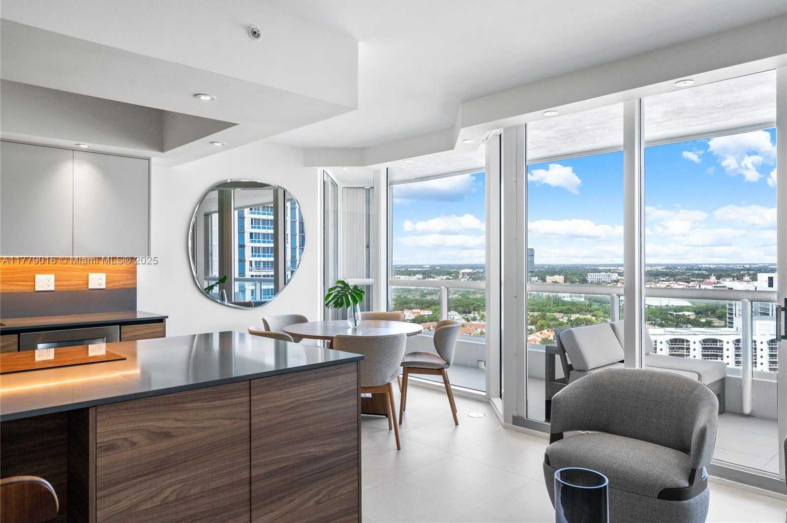Small Image of 21055 YACHT CLUB DR #2707, Aventura Number 18