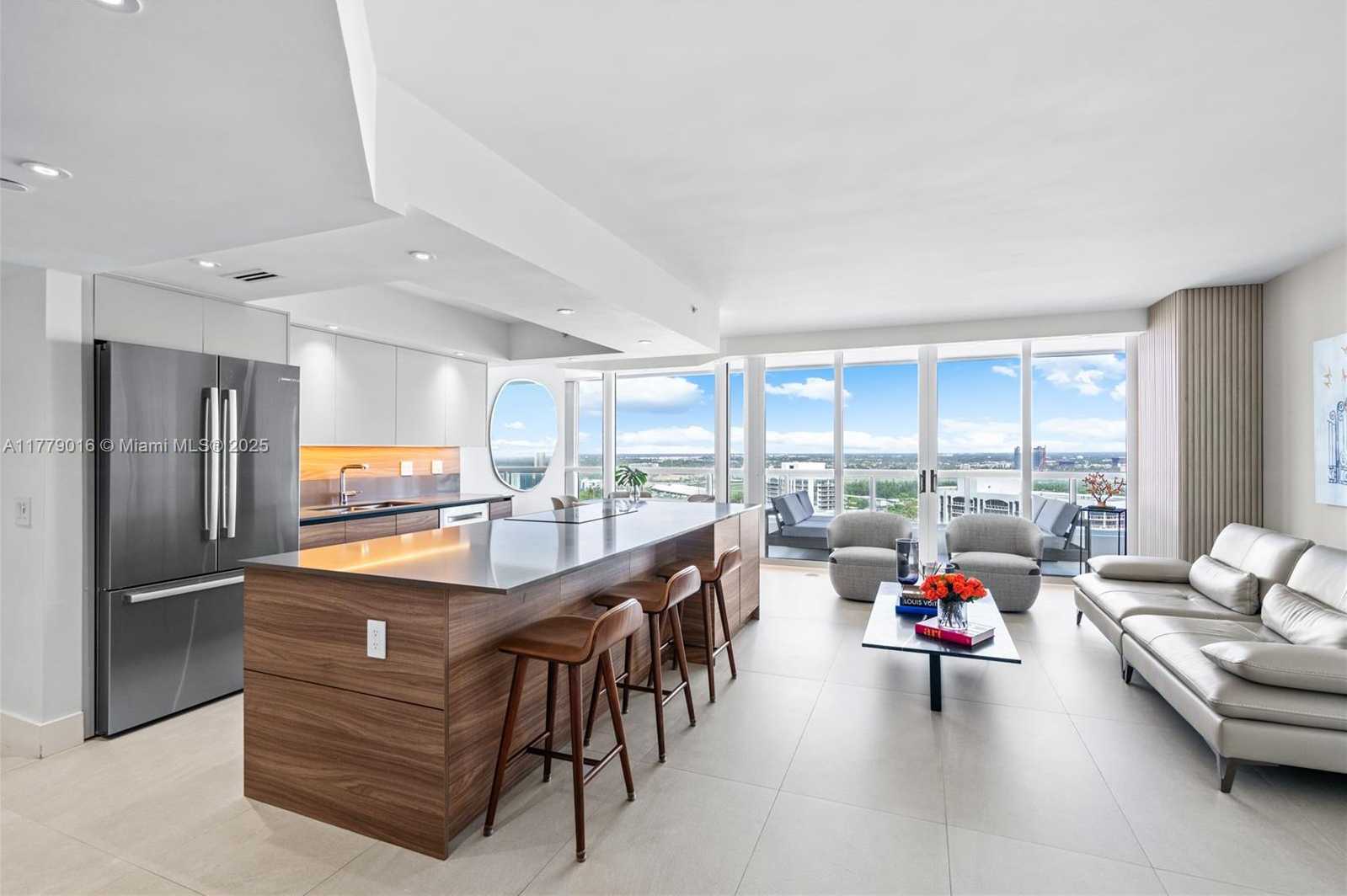 Small Image of 21055 YACHT CLUB DR #2707, Aventura Number 19
