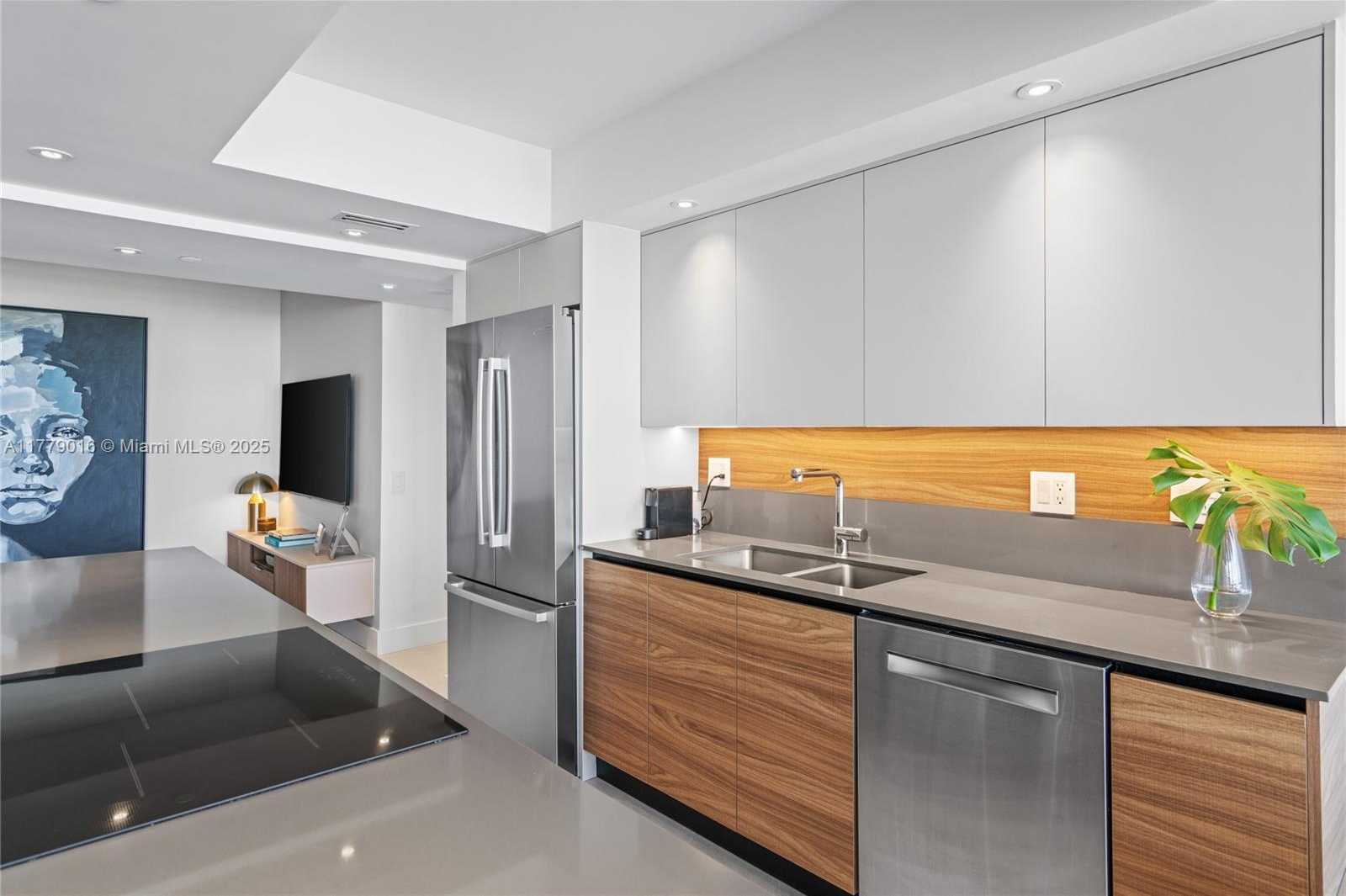 Small Image of 21055 YACHT CLUB DR #2707, Aventura Number 27