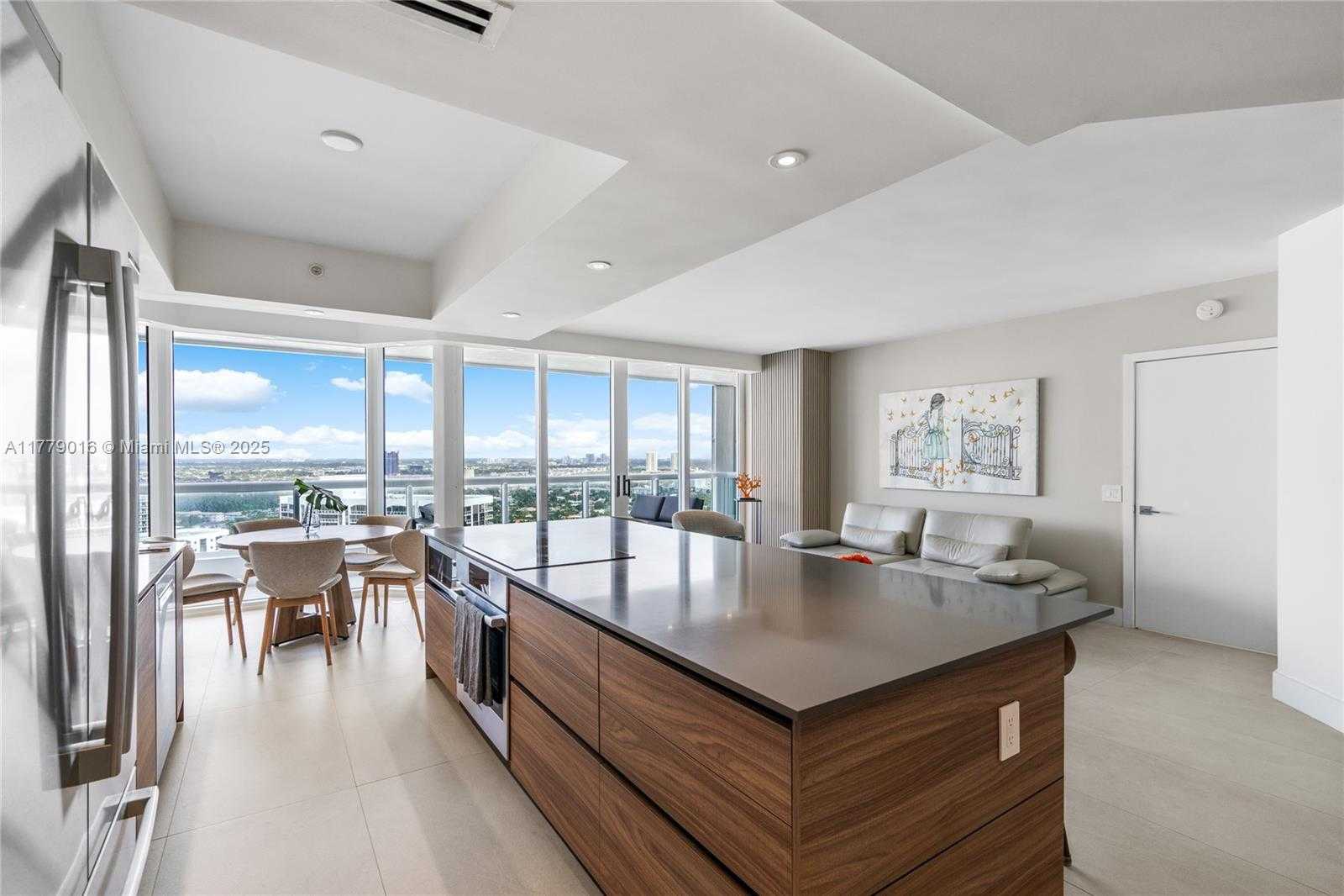 Small Image of 21055 YACHT CLUB DR #2707, Aventura Number 28