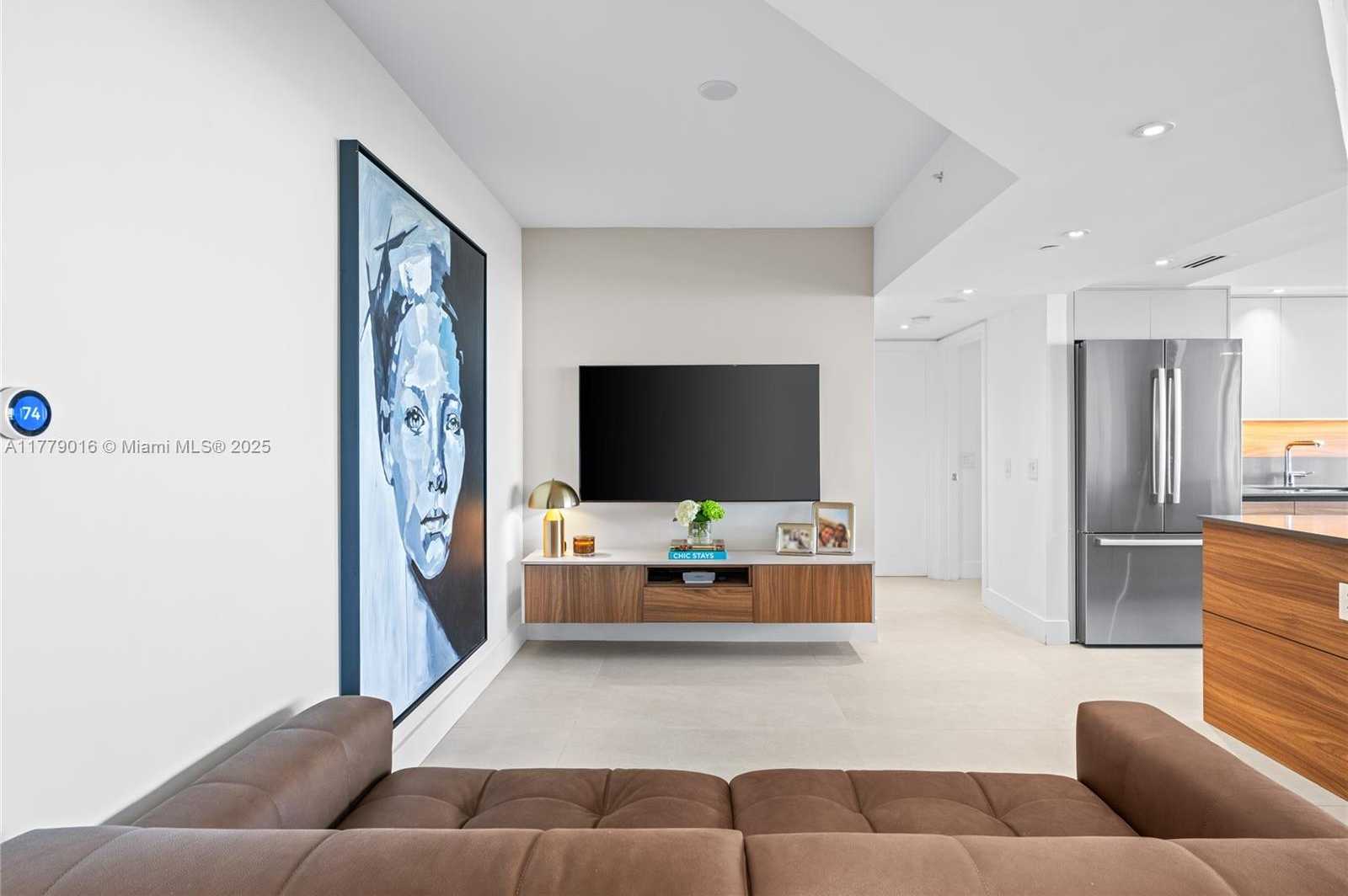 Small Image of 21055 YACHT CLUB DR #2707, Aventura Number 3