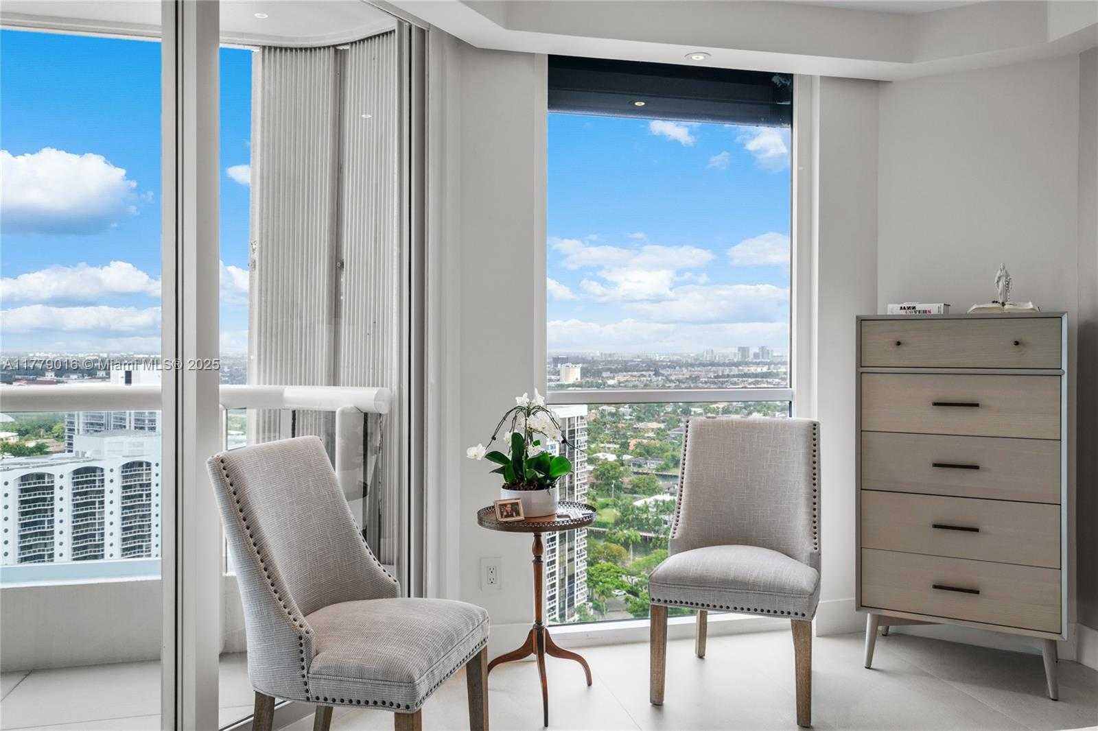 Small Image of 21055 YACHT CLUB DR #2707, Aventura Number 31