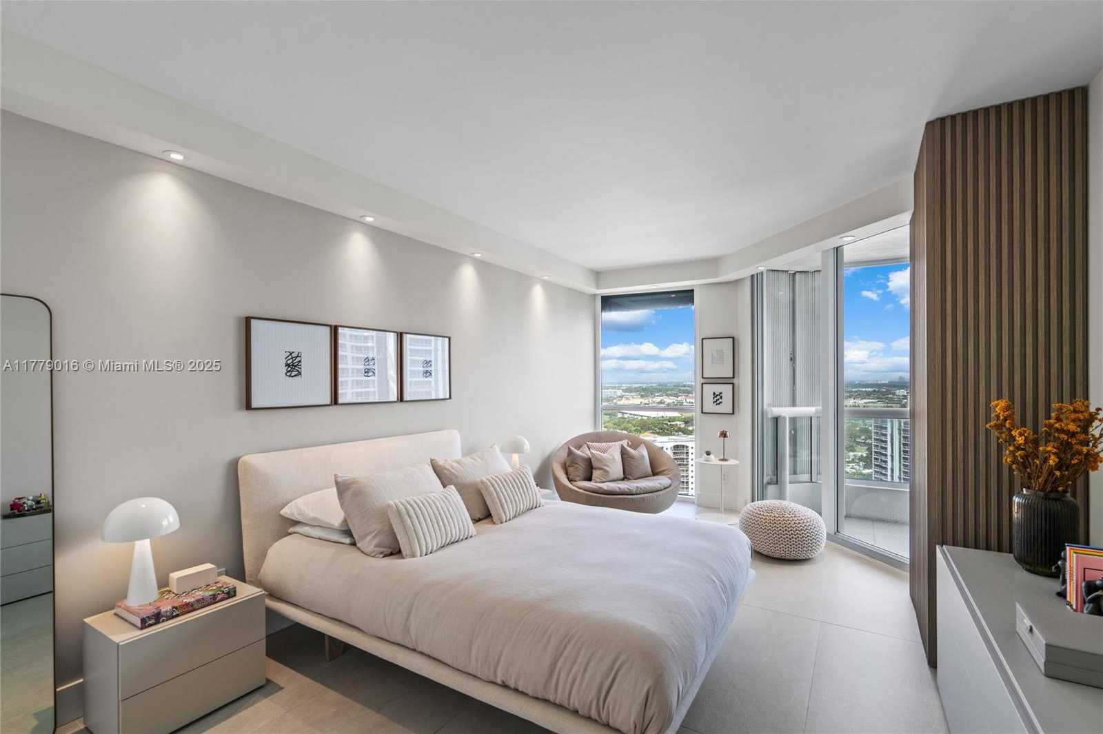 Small Image of 21055 YACHT CLUB DR #2707, Aventura Number 32