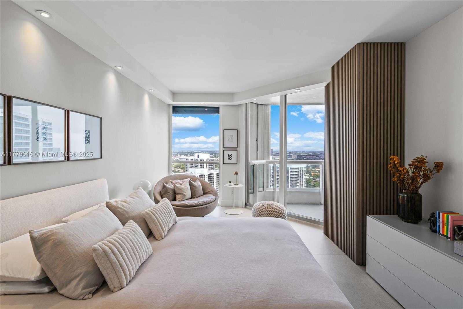Small Image of 21055 YACHT CLUB DR #2707, Aventura Number 33