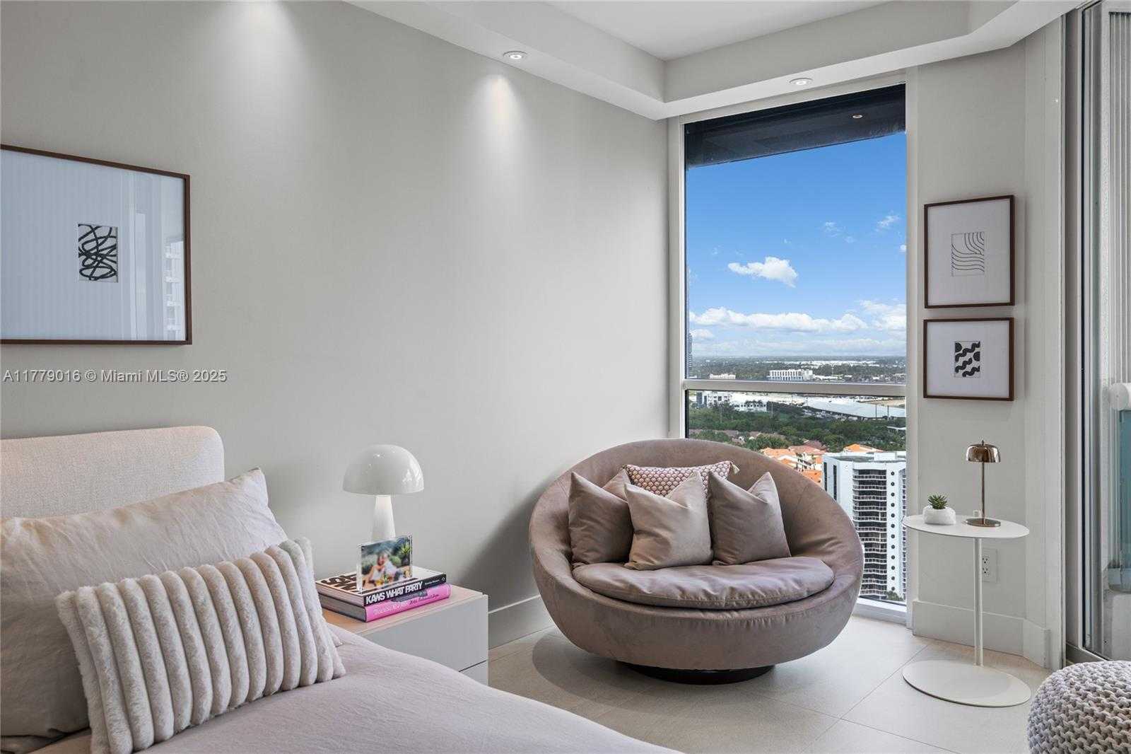 Small Image of 21055 YACHT CLUB DR #2707, Aventura Number 35