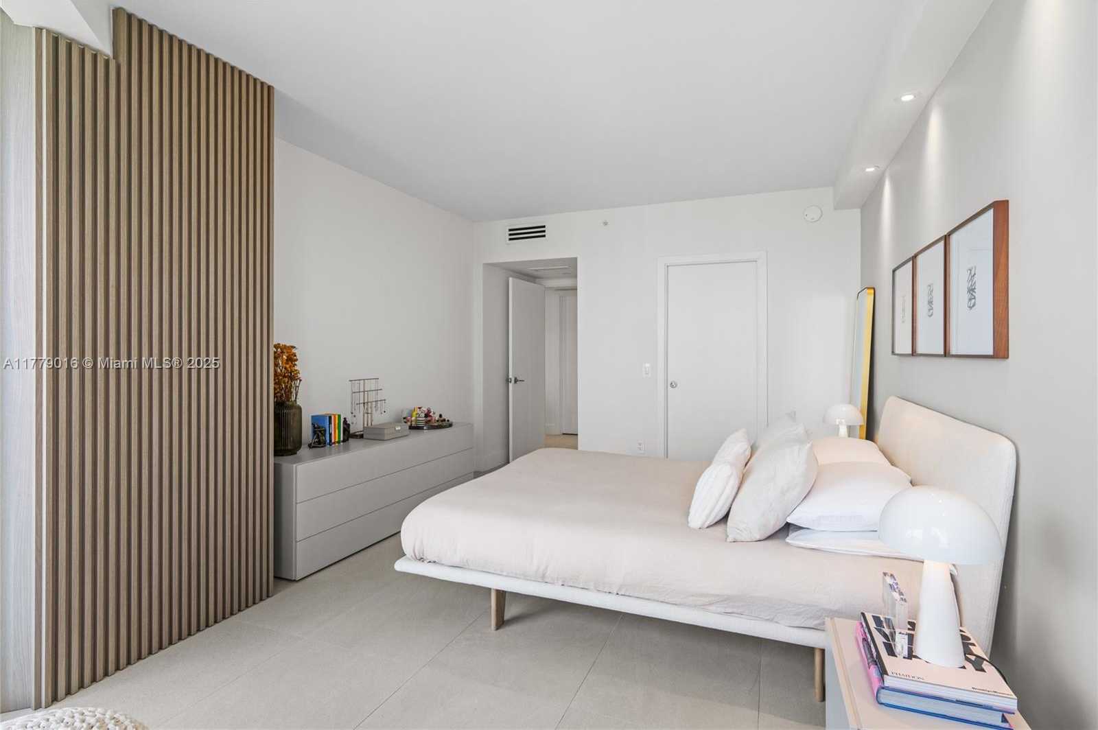 Small Image of 21055 YACHT CLUB DR #2707, Aventura Number 36