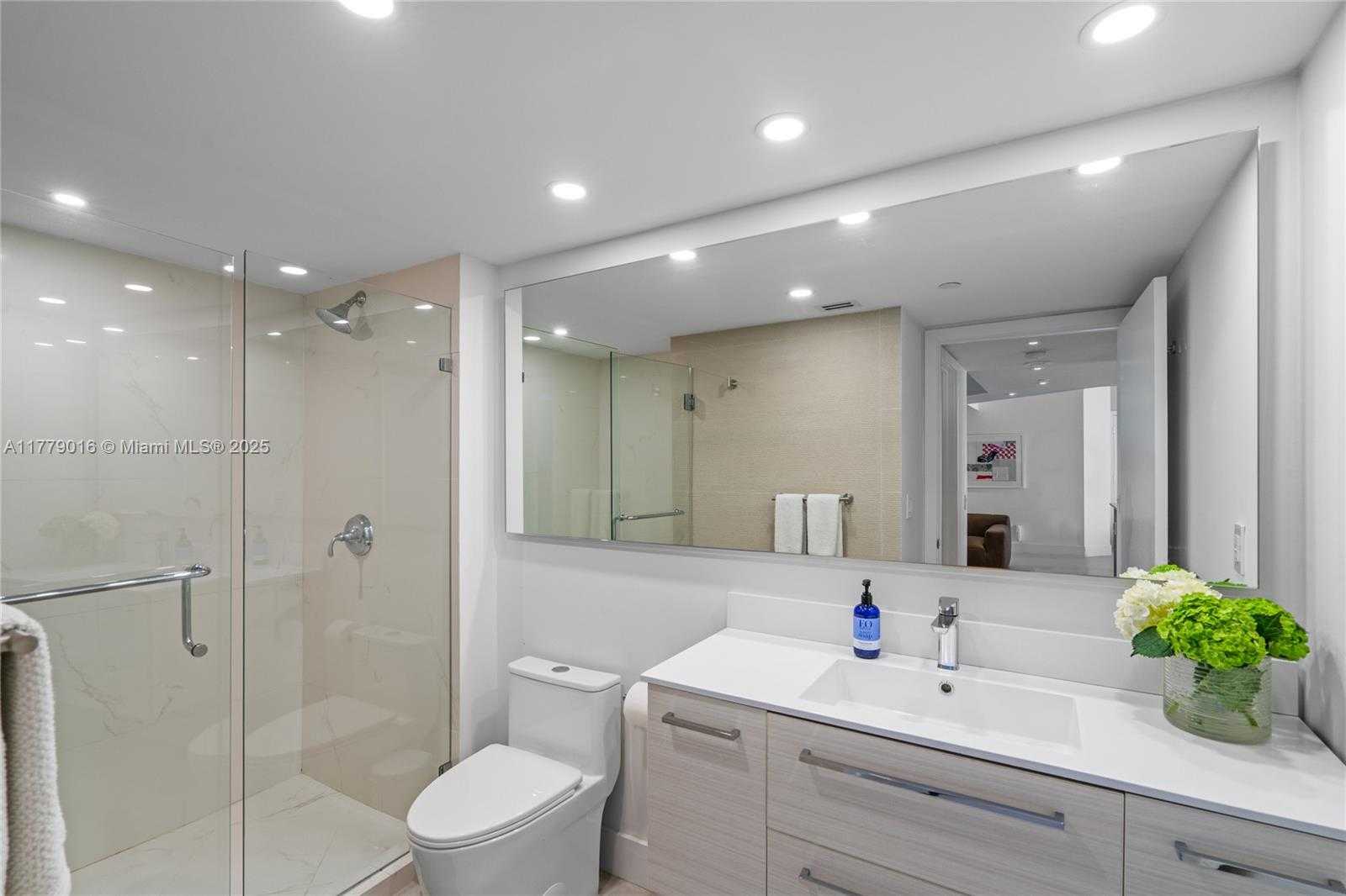 Small Image of 21055 YACHT CLUB DR #2707, Aventura Number 37
