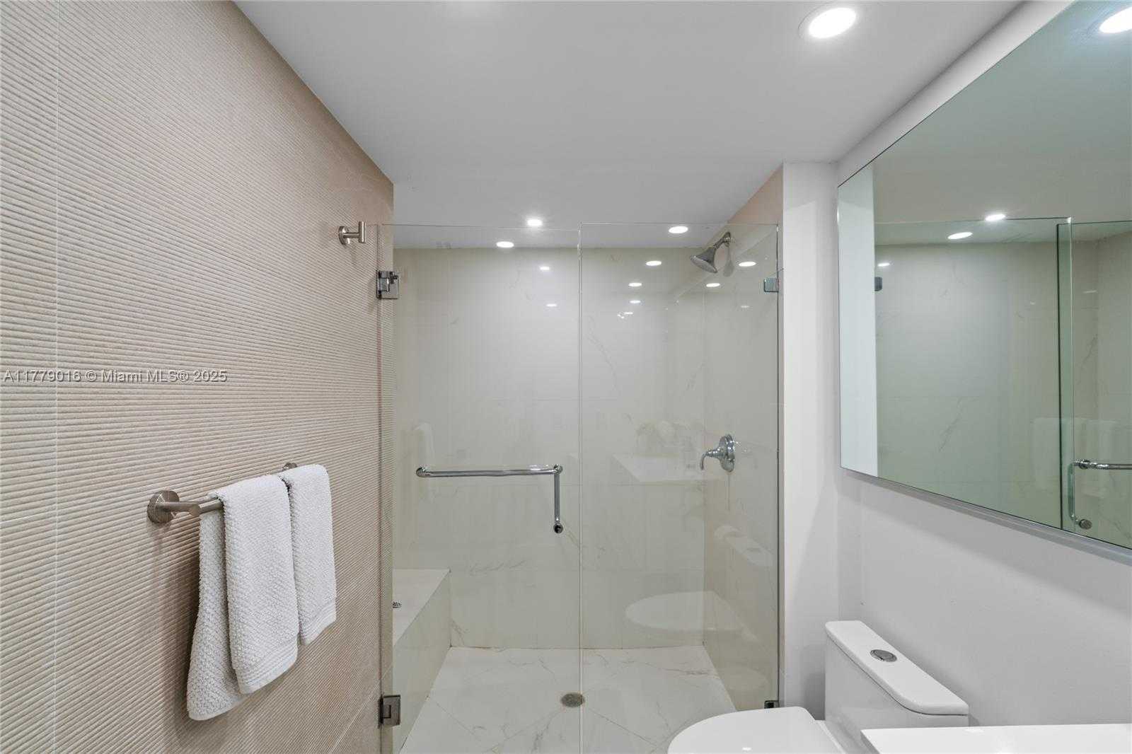 Small Image of 21055 YACHT CLUB DR #2707, Aventura Number 39