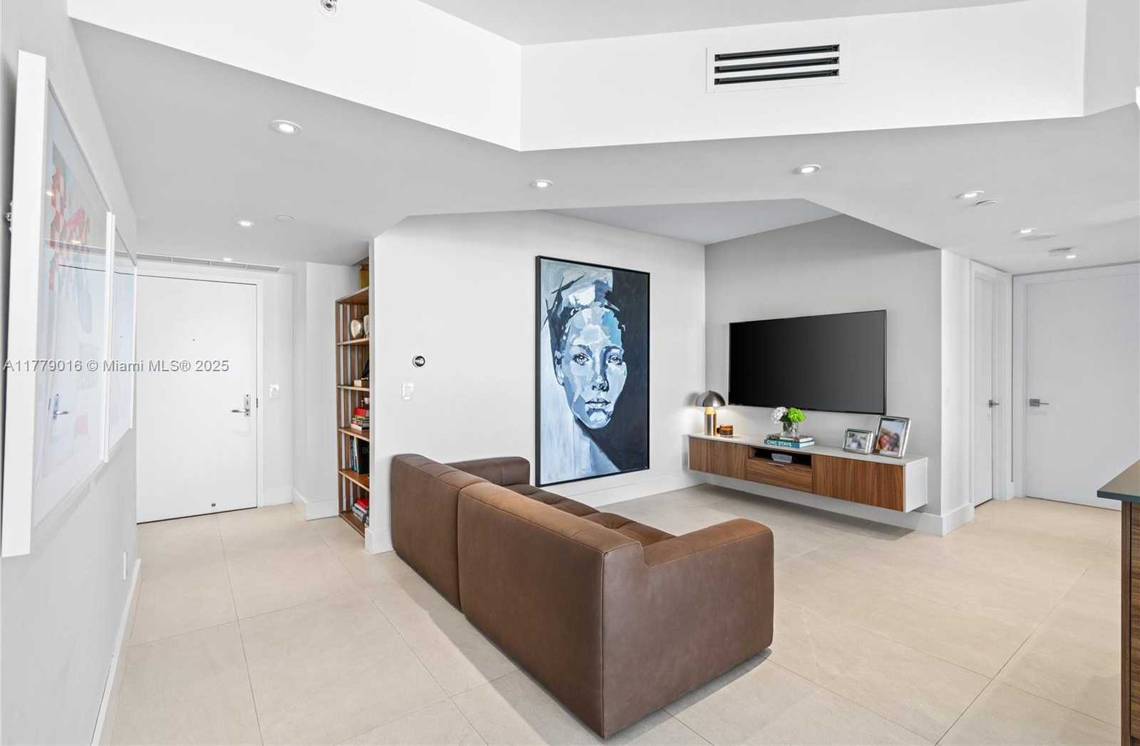 Small Image of 21055 YACHT CLUB DR #2707, Aventura Number 4