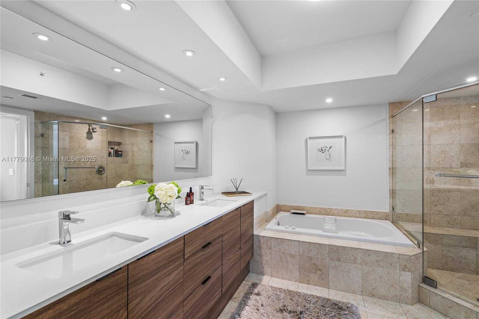 Small Image of 21055 YACHT CLUB DR #2707, Aventura Number 42
