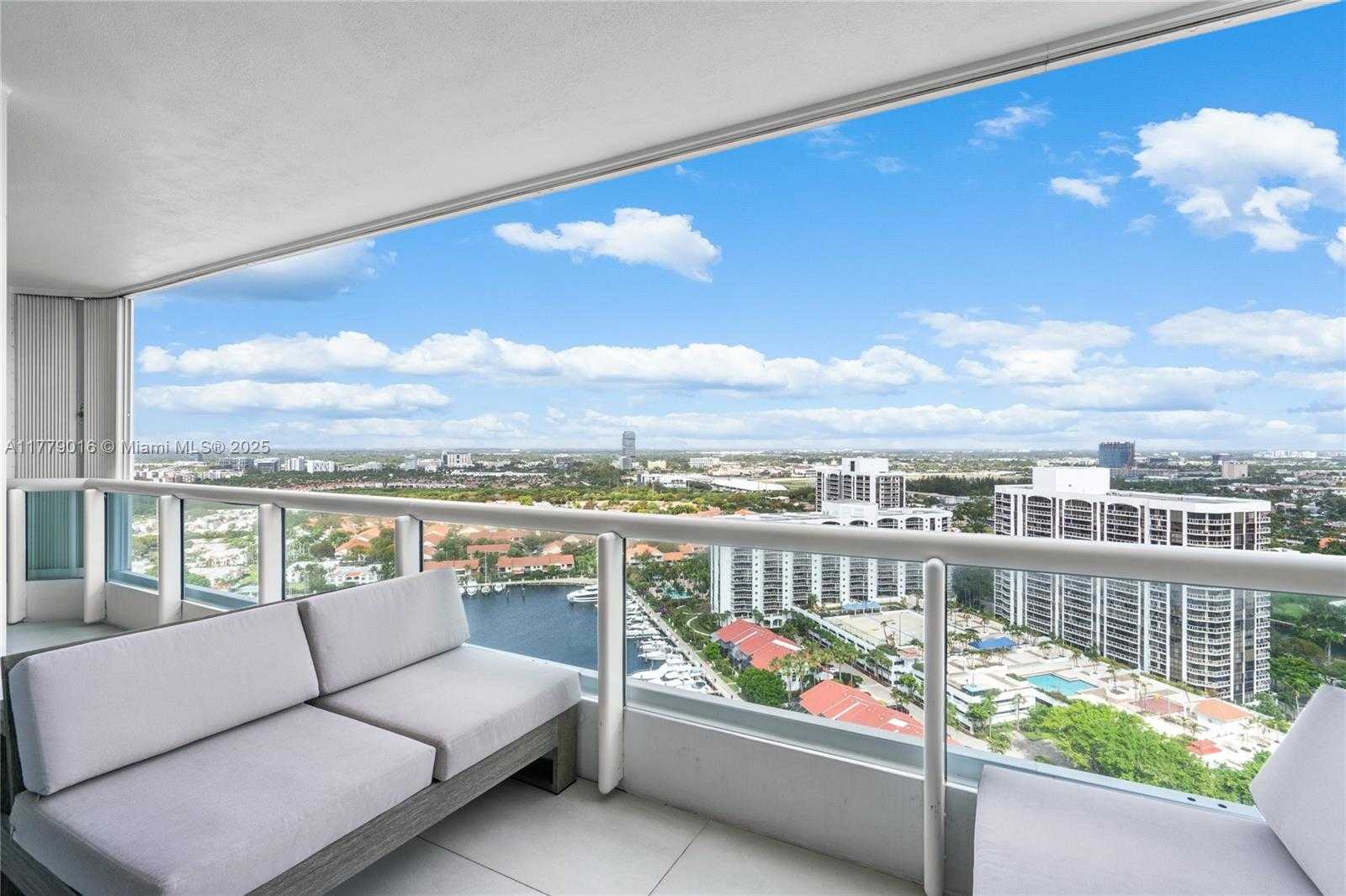 Small Image of 21055 YACHT CLUB DR #2707, Aventura Number 44