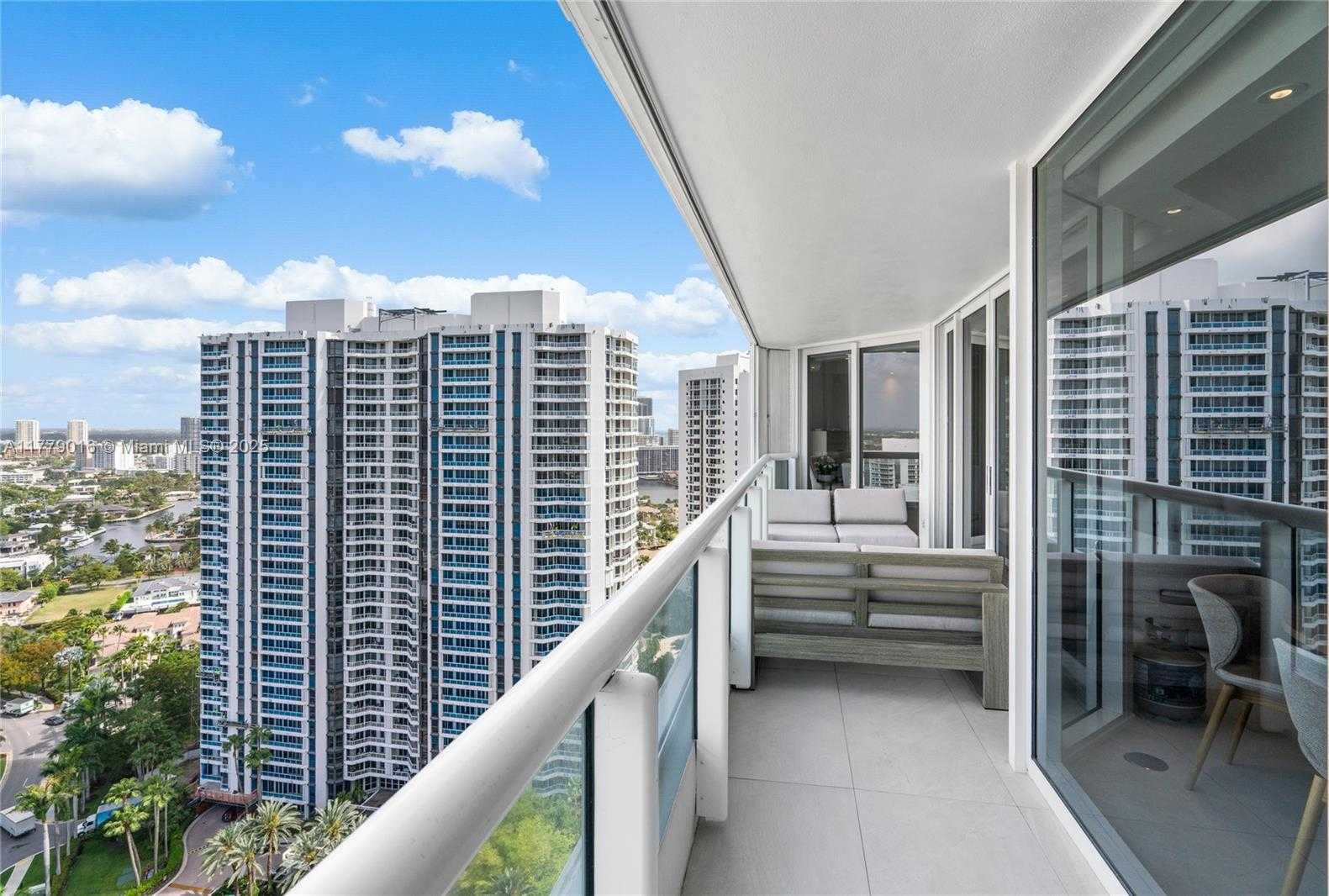 Small Image of 21055 YACHT CLUB DR #2707, Aventura Number 49