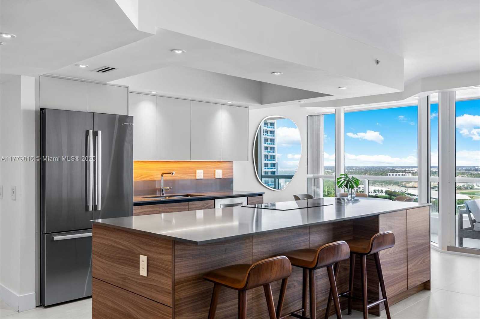 Small Image of 21055 YACHT CLUB DR #2707, Aventura Number 5