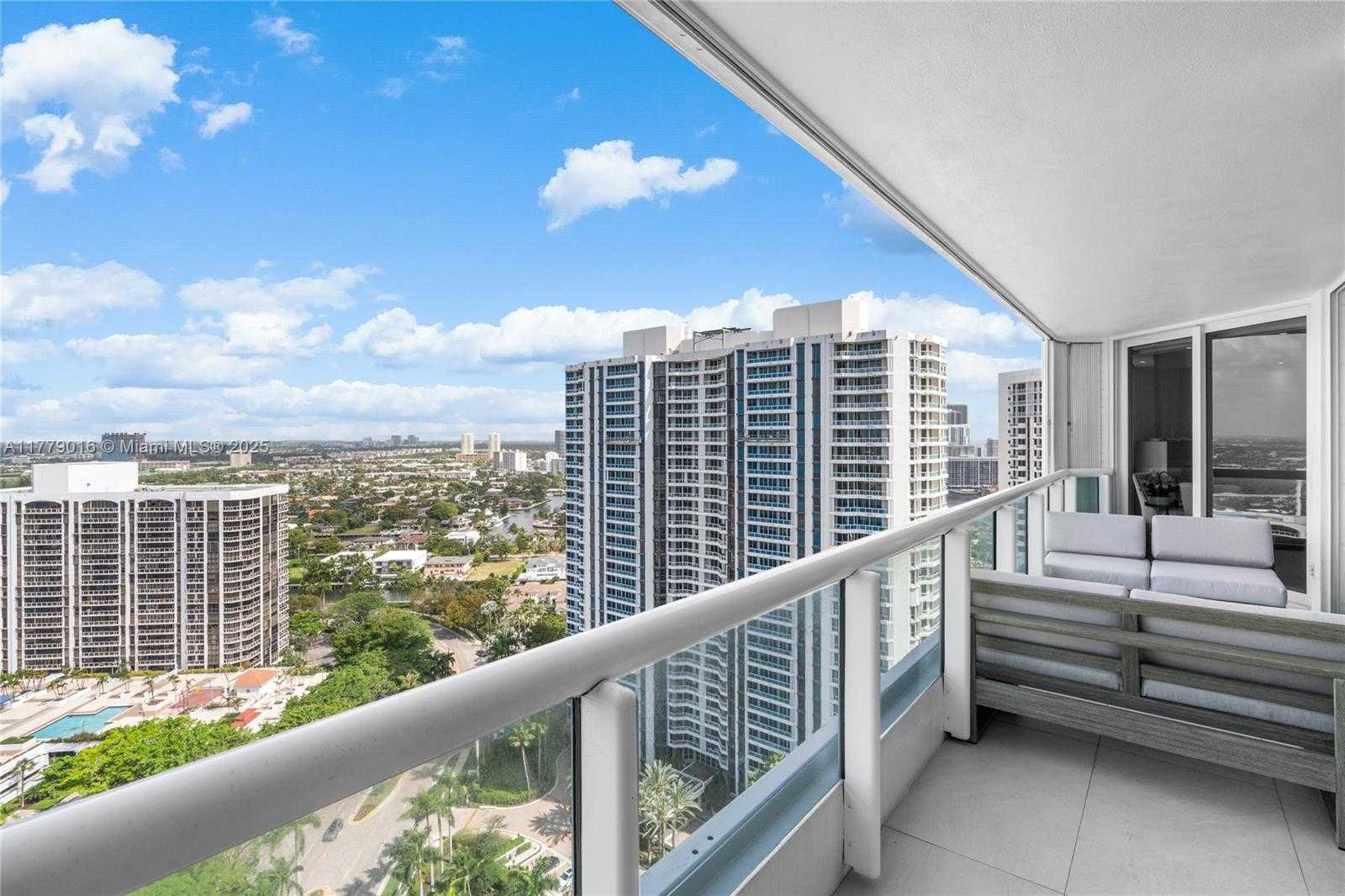Small Image of 21055 YACHT CLUB DR #2707, Aventura Number 50