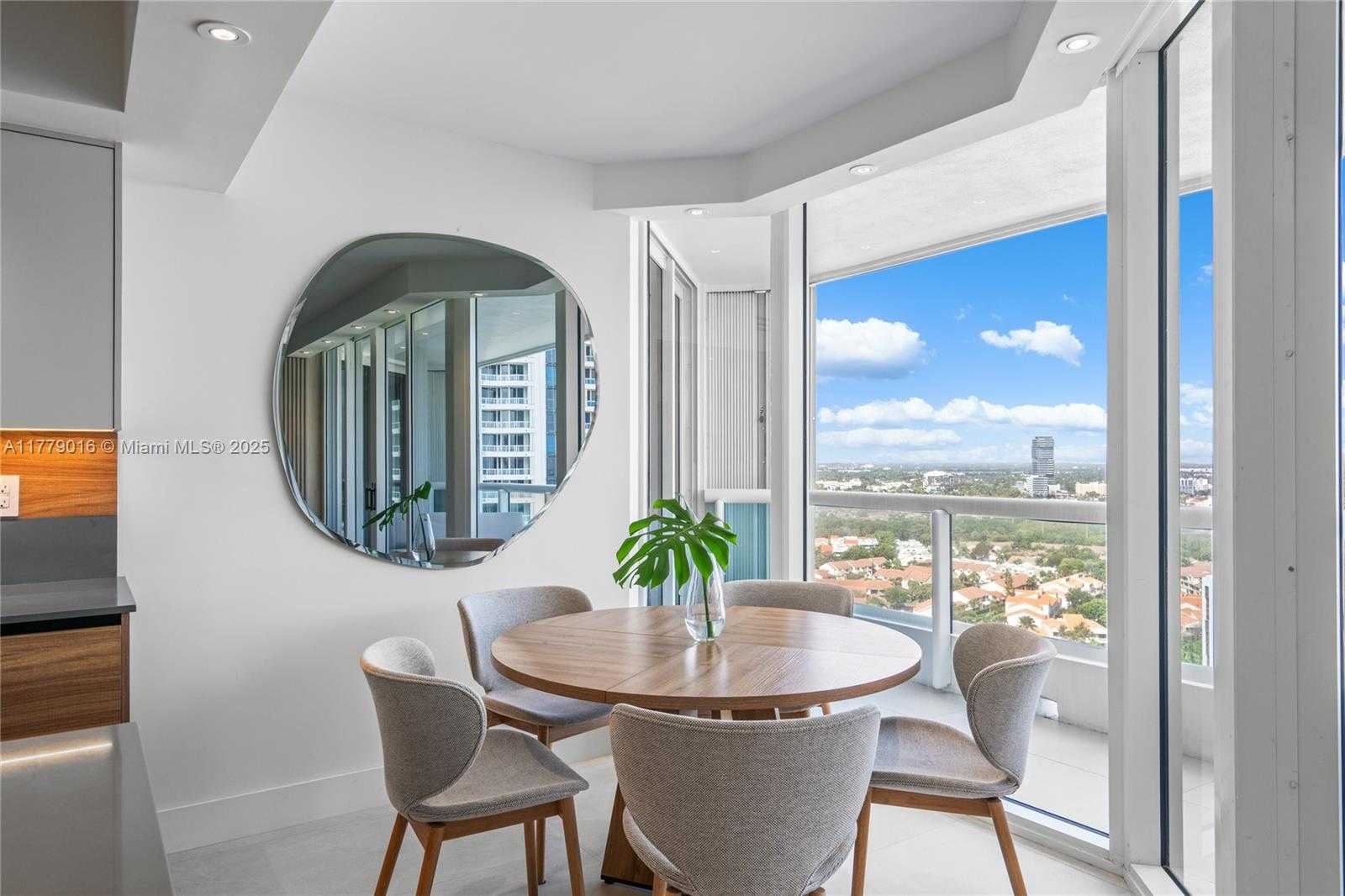 Small Image of 21055 YACHT CLUB DR #2707, Aventura Number 8
