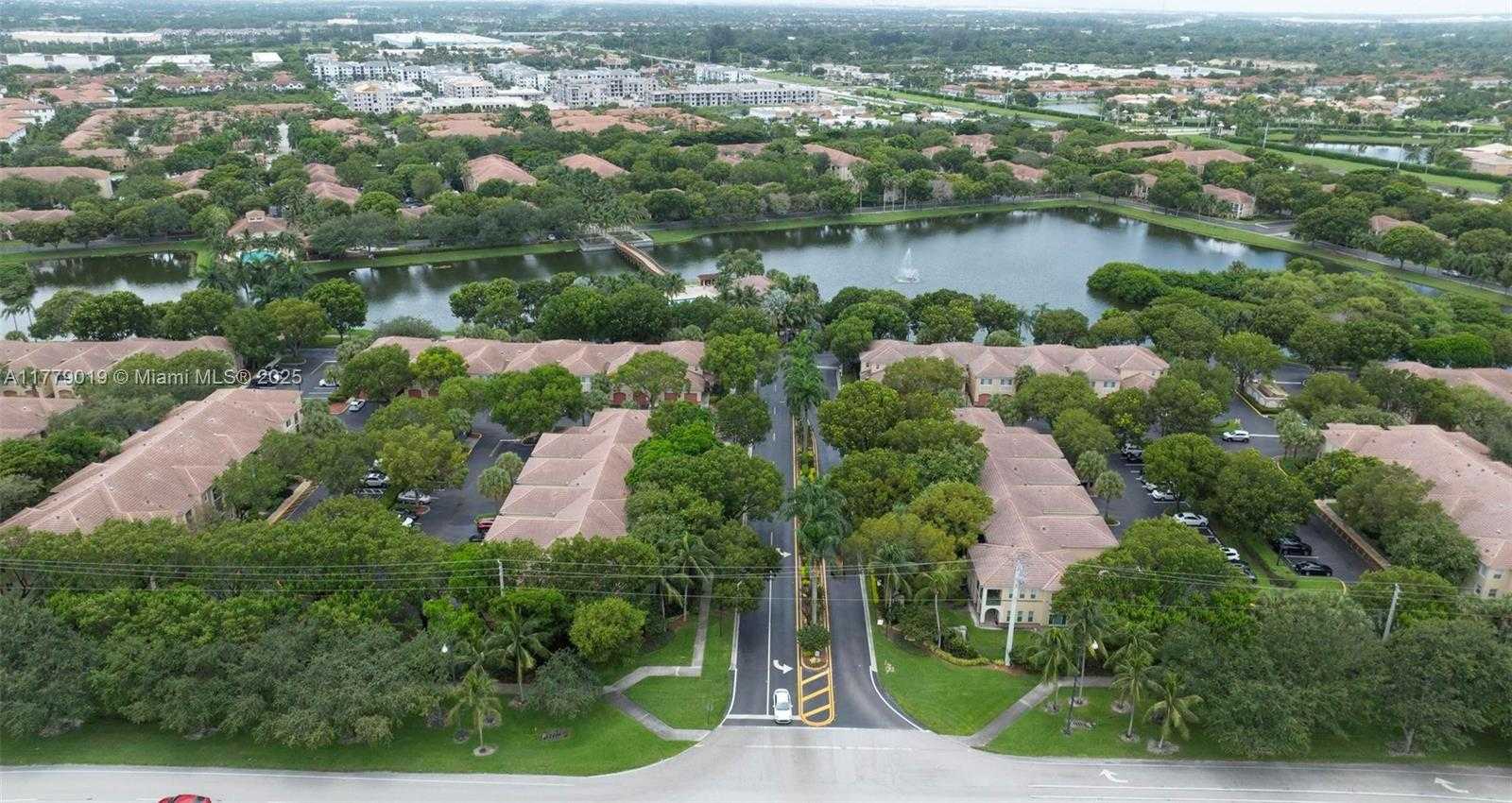 Small Image of 2433 CENTERGATE DR #102, Miramar Number 18