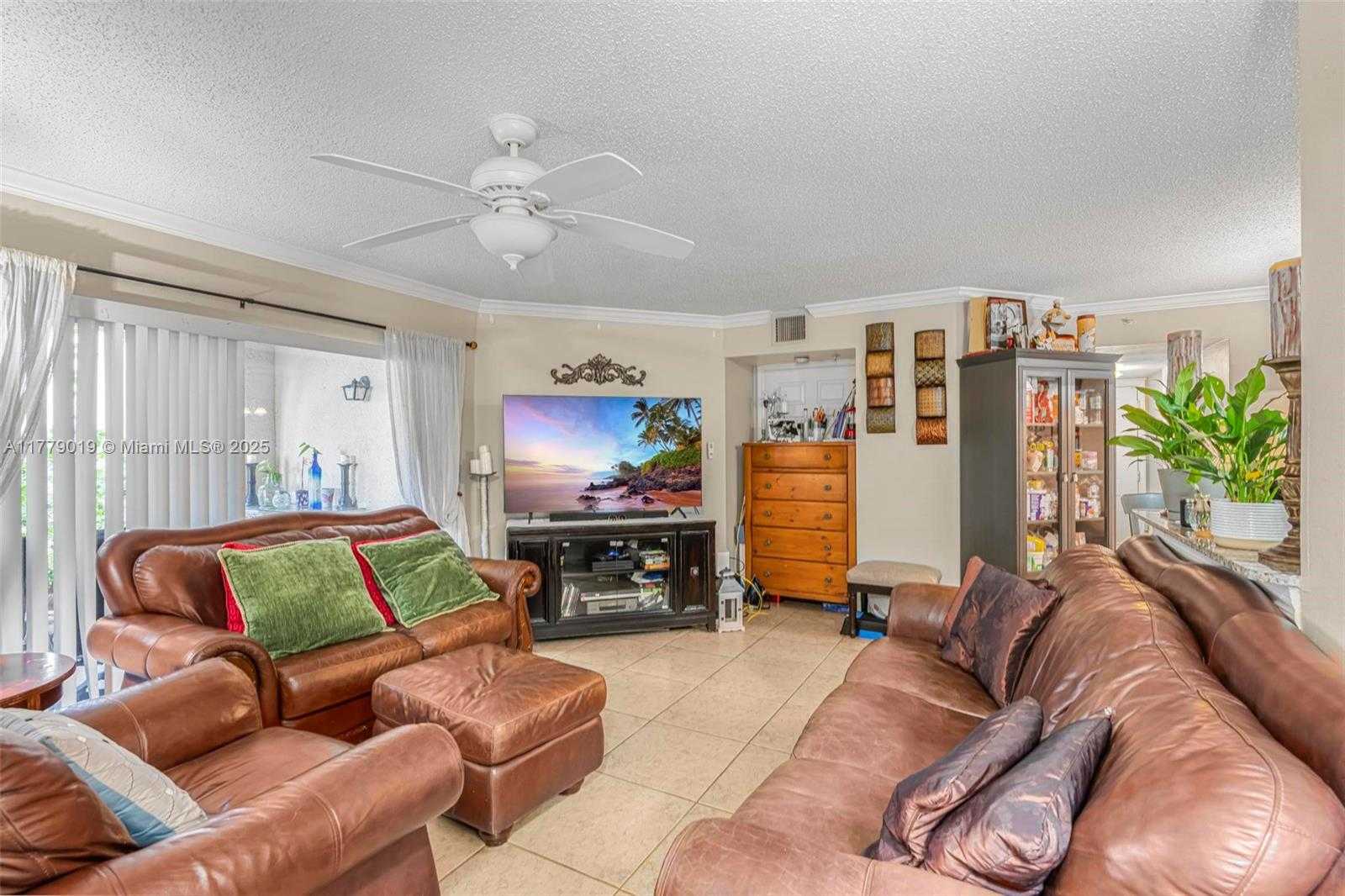 Small Image of 2433 CENTERGATE DR #102, Miramar Number 4