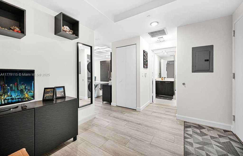 Small Image of 45 SOUTH WEST 9TH ST #3705, Miami Number 13