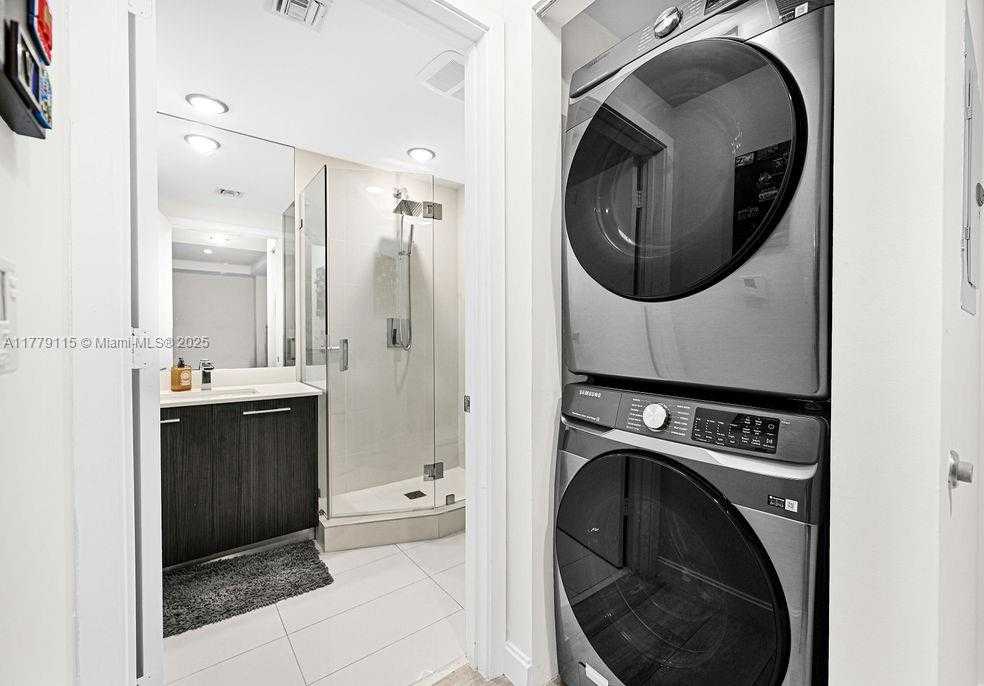 Small Image of 45 SOUTH WEST 9TH ST #3705, Miami Number 15